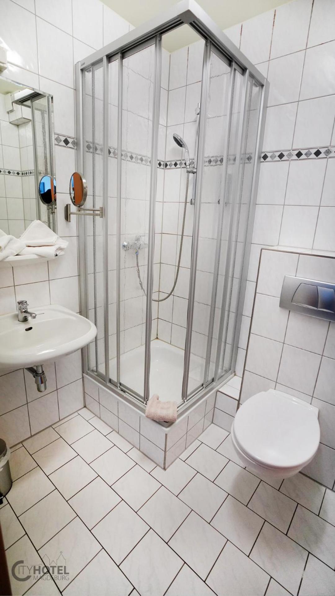 Standard Twin Room - Photo 3