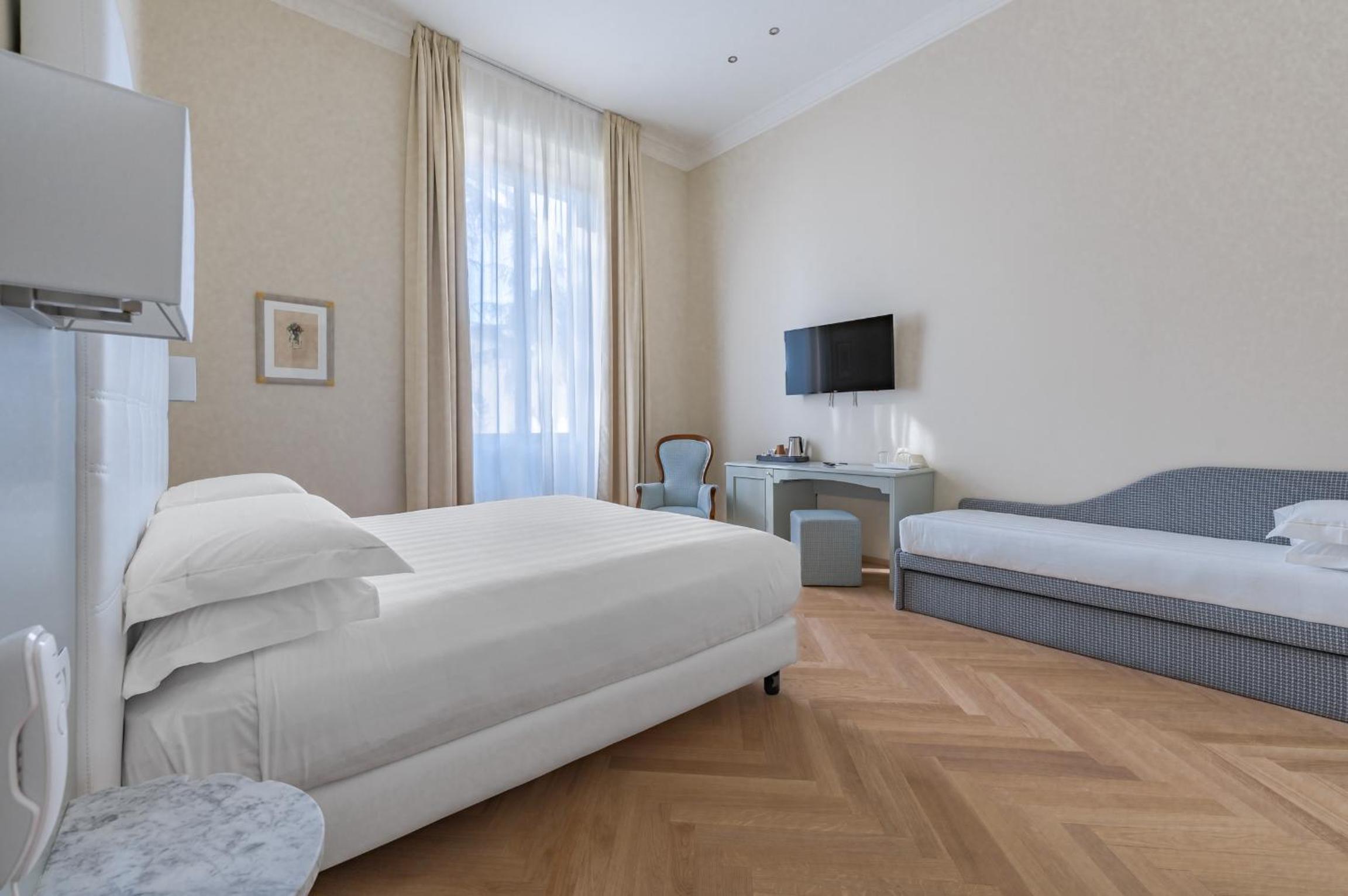 Triple Room thumbnail 6