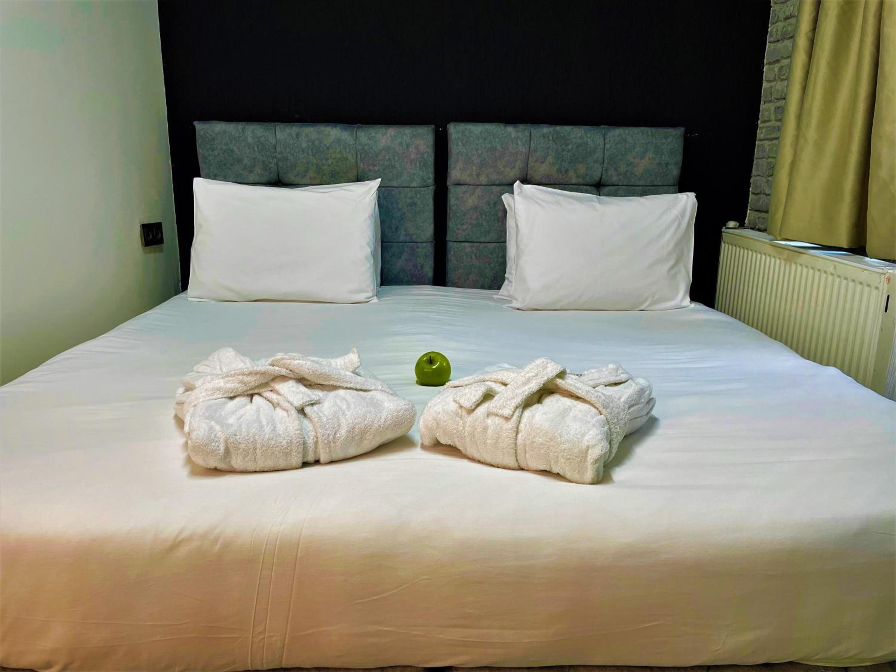 Deluxe Double Room with Shower photo 2
