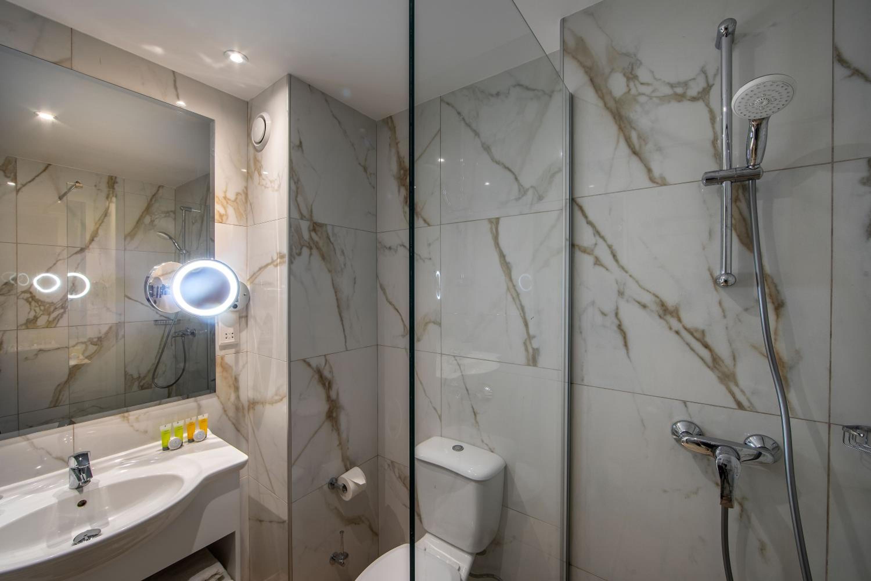 Deluxe Double or Twin Room with Balcony photo 2