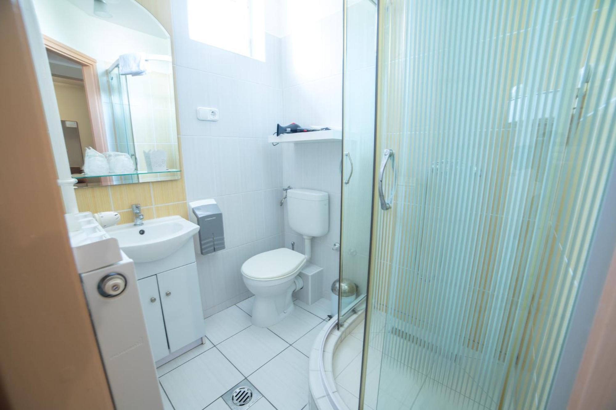 Large Double Room photo 3