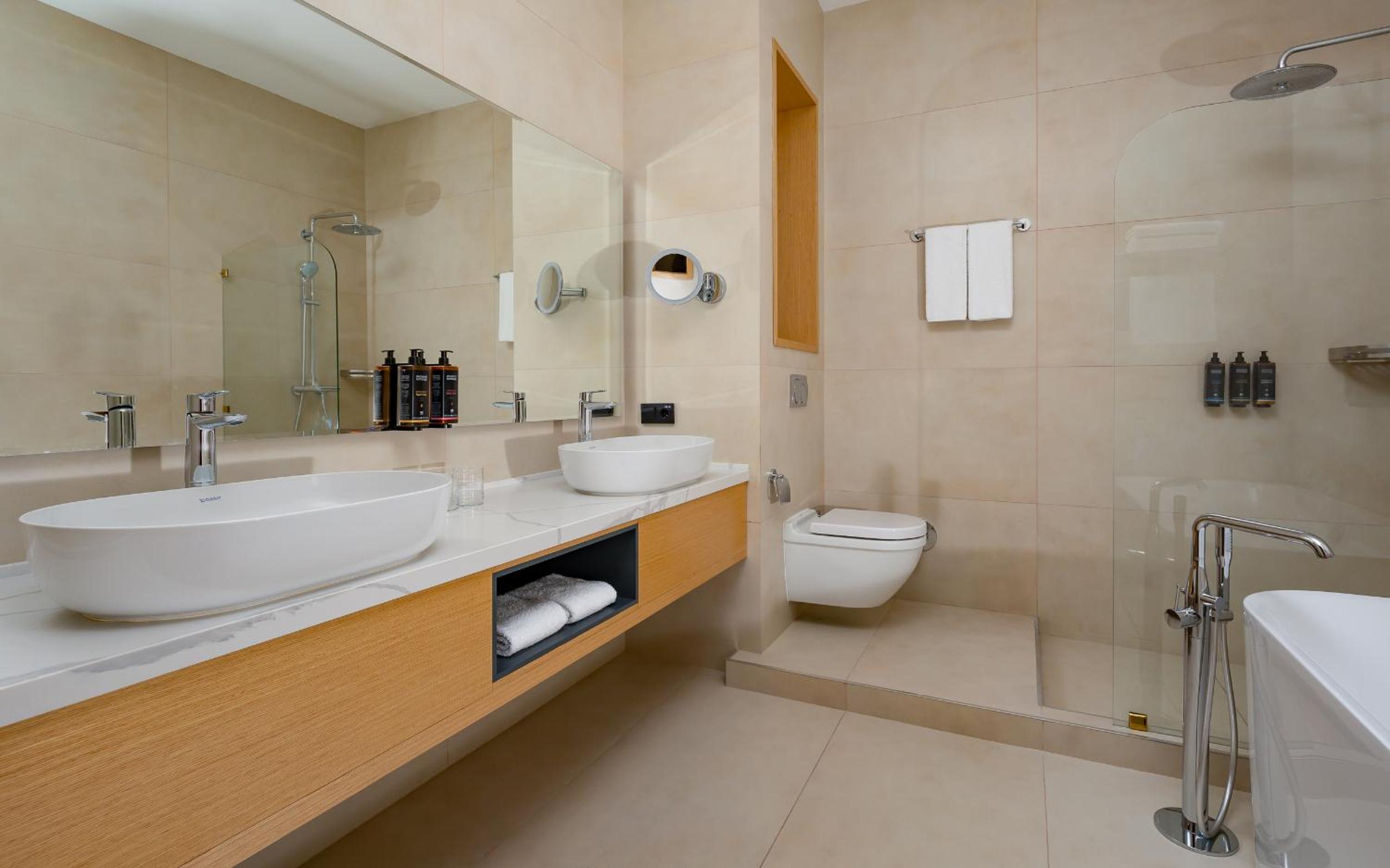Superior Suite - Photo 4