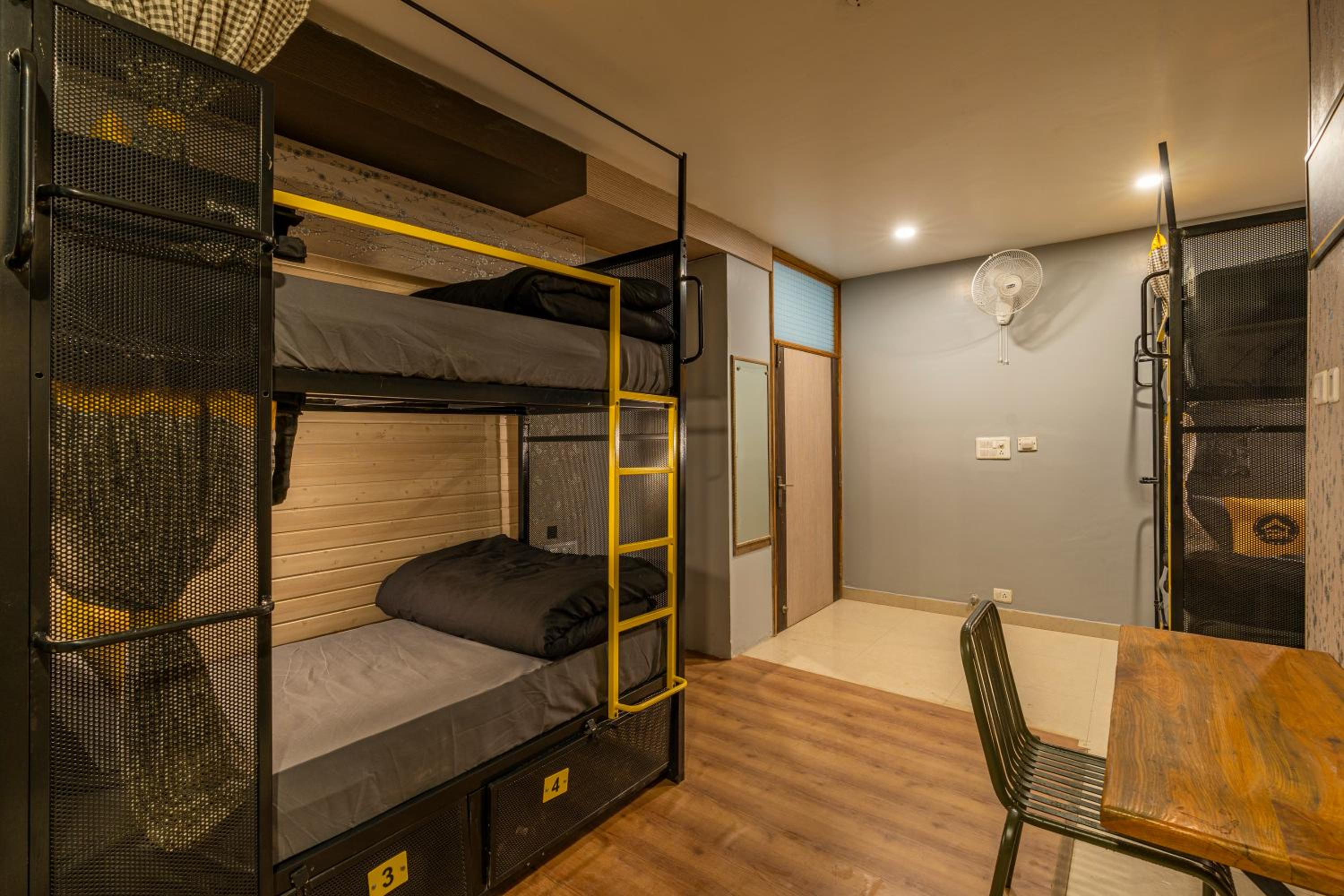 Bed in 4-Bed Mixed Dormitory Room photo 2