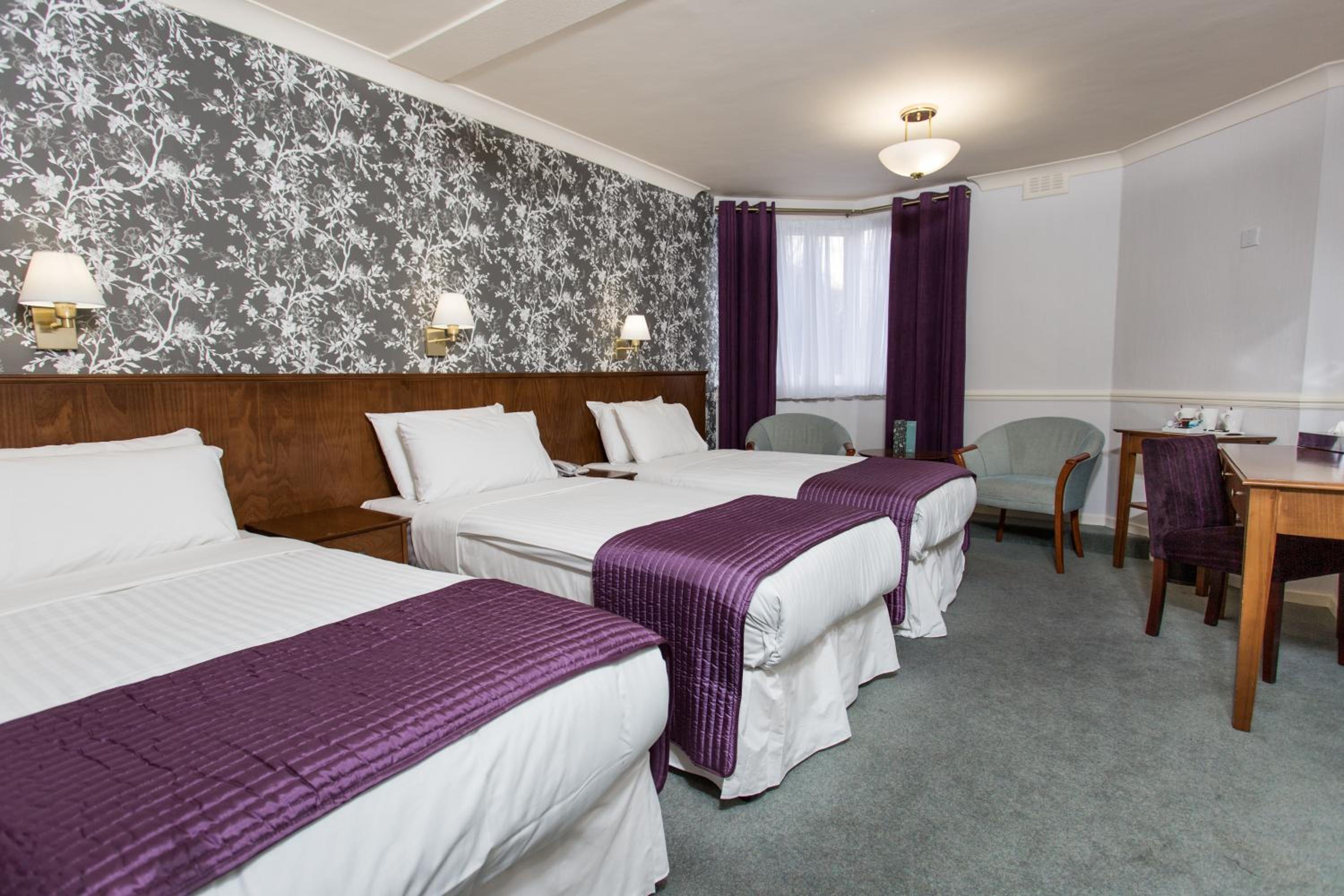 Crown Triple Room photo 2