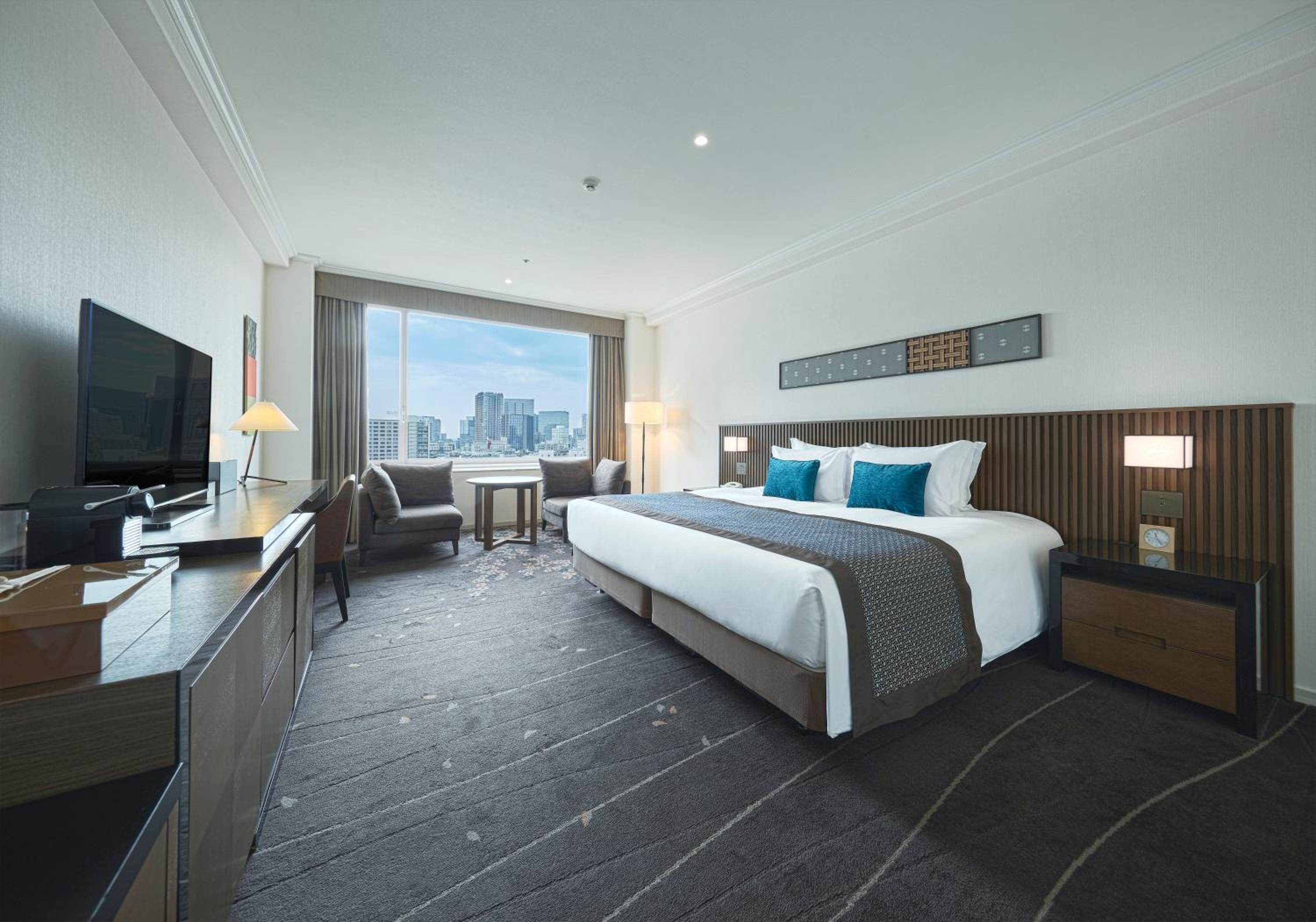 Executive King (Non-Smoking) with Lounge Access and Lounge Breakfast Included + Sauna Access photo 1