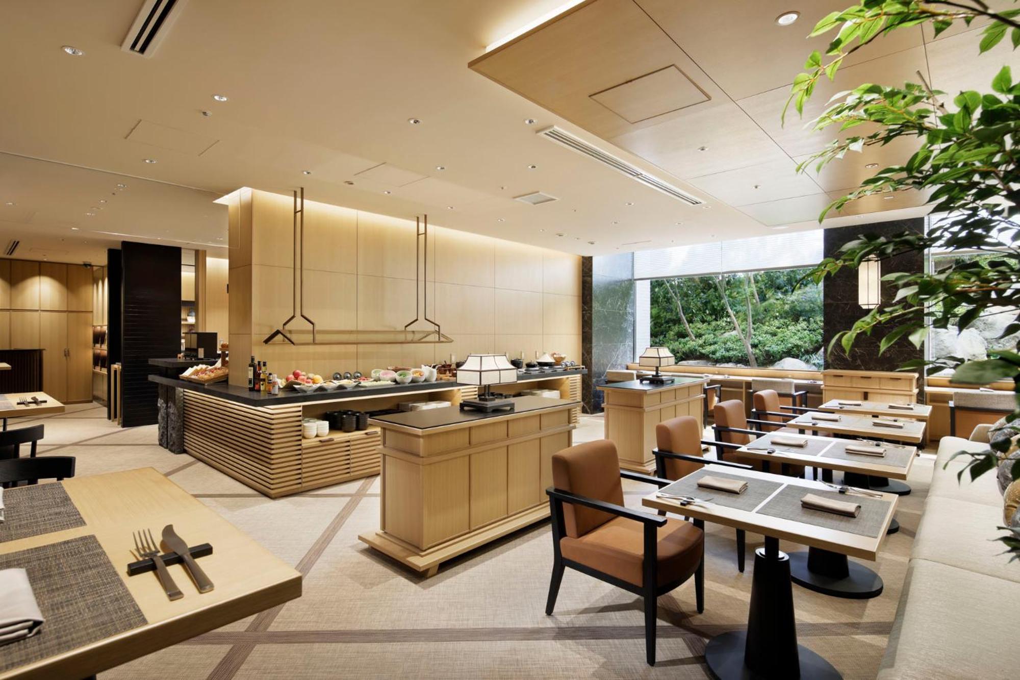 Tower Side Executive Twin (Non-Smoking) with Lounge Access and Lounge Breakfast Included + Sauna Access