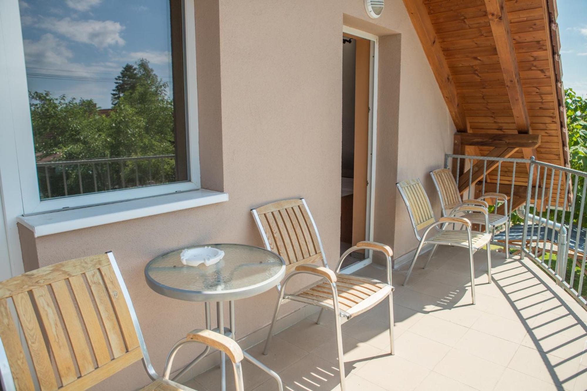 Family Room with Balcony photo 3