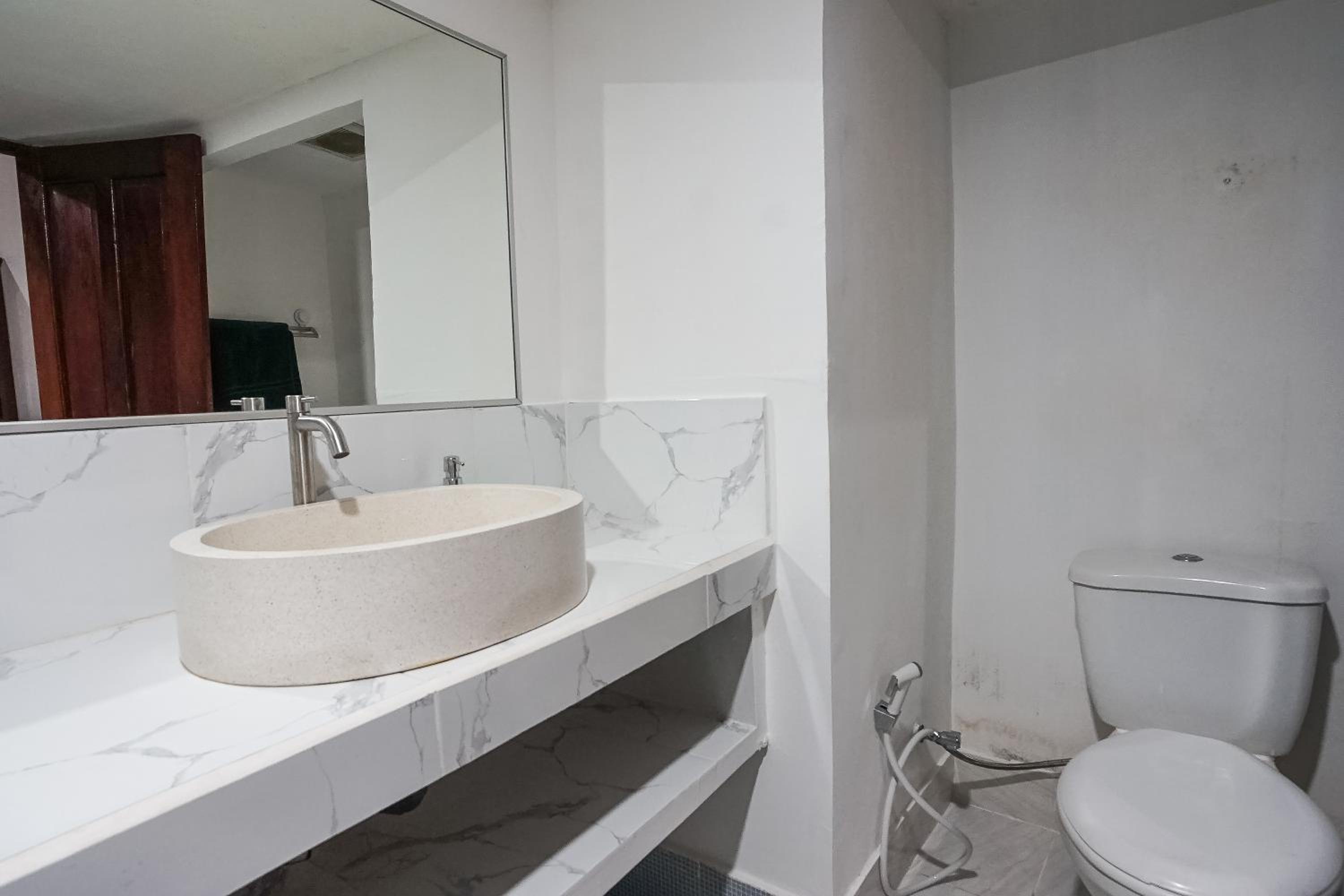 Suite - Photo 11