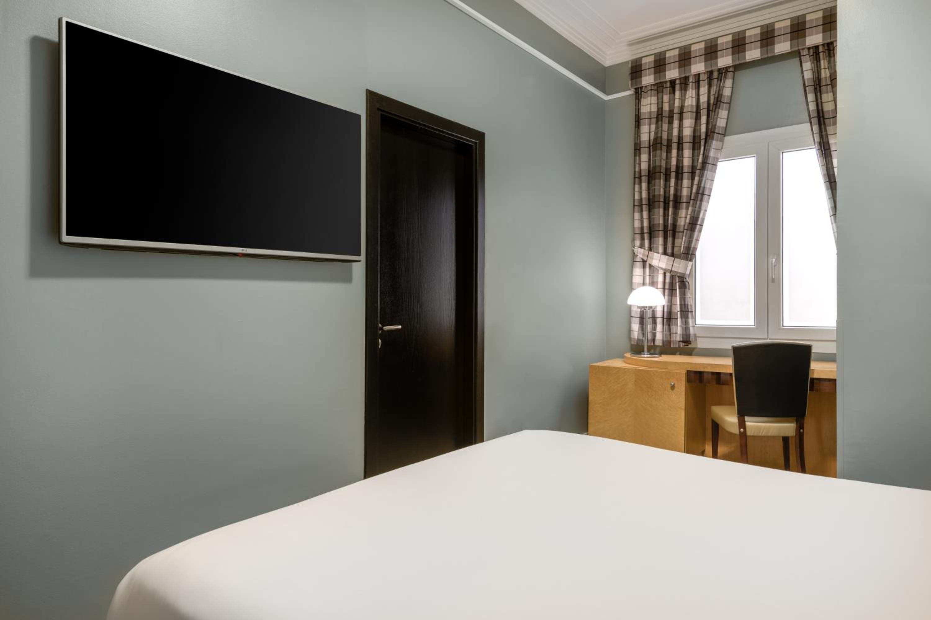 Basic Double or Twin Room - Photo 2