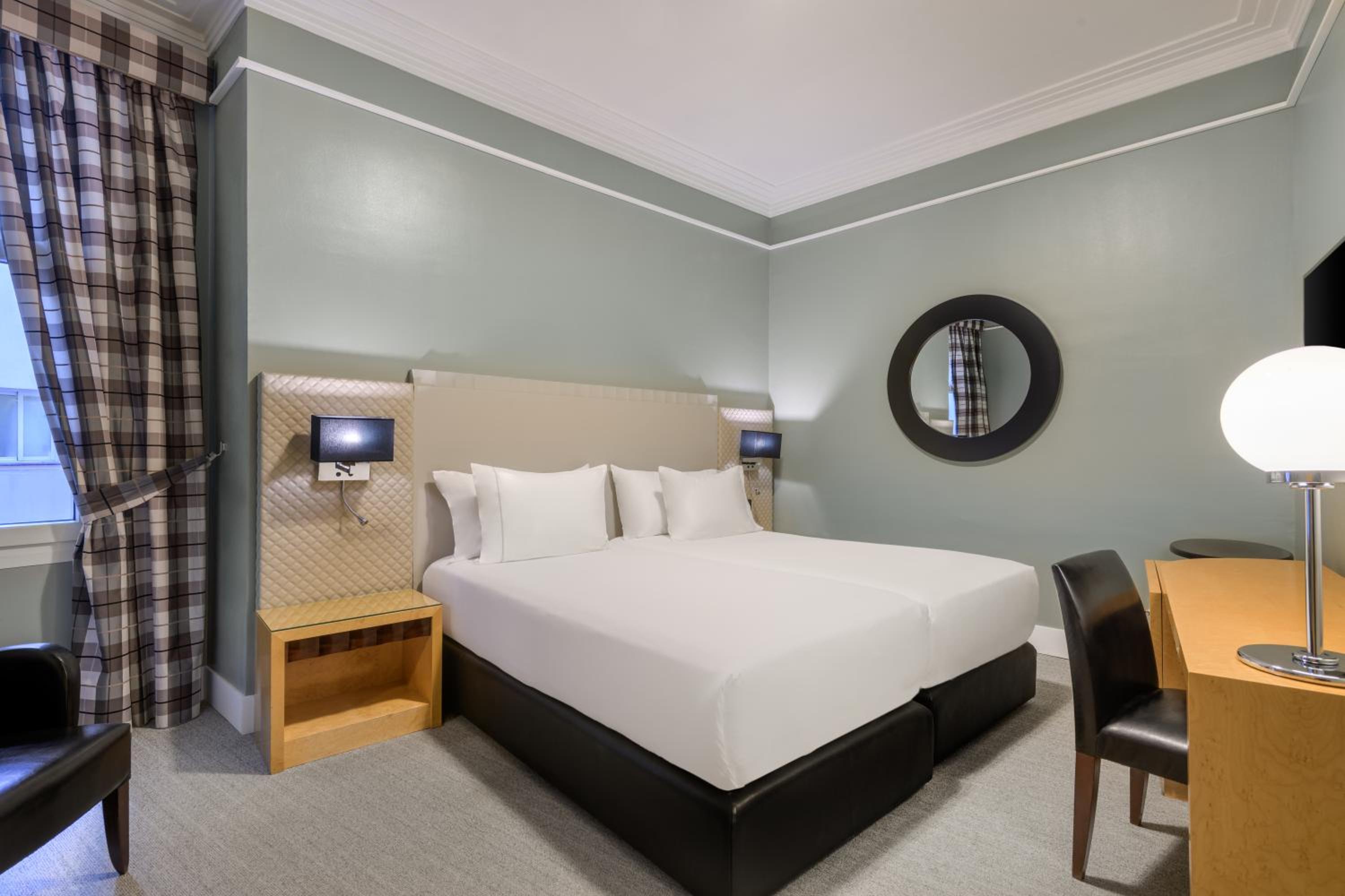 Basic Double or Twin Room - Photo 5