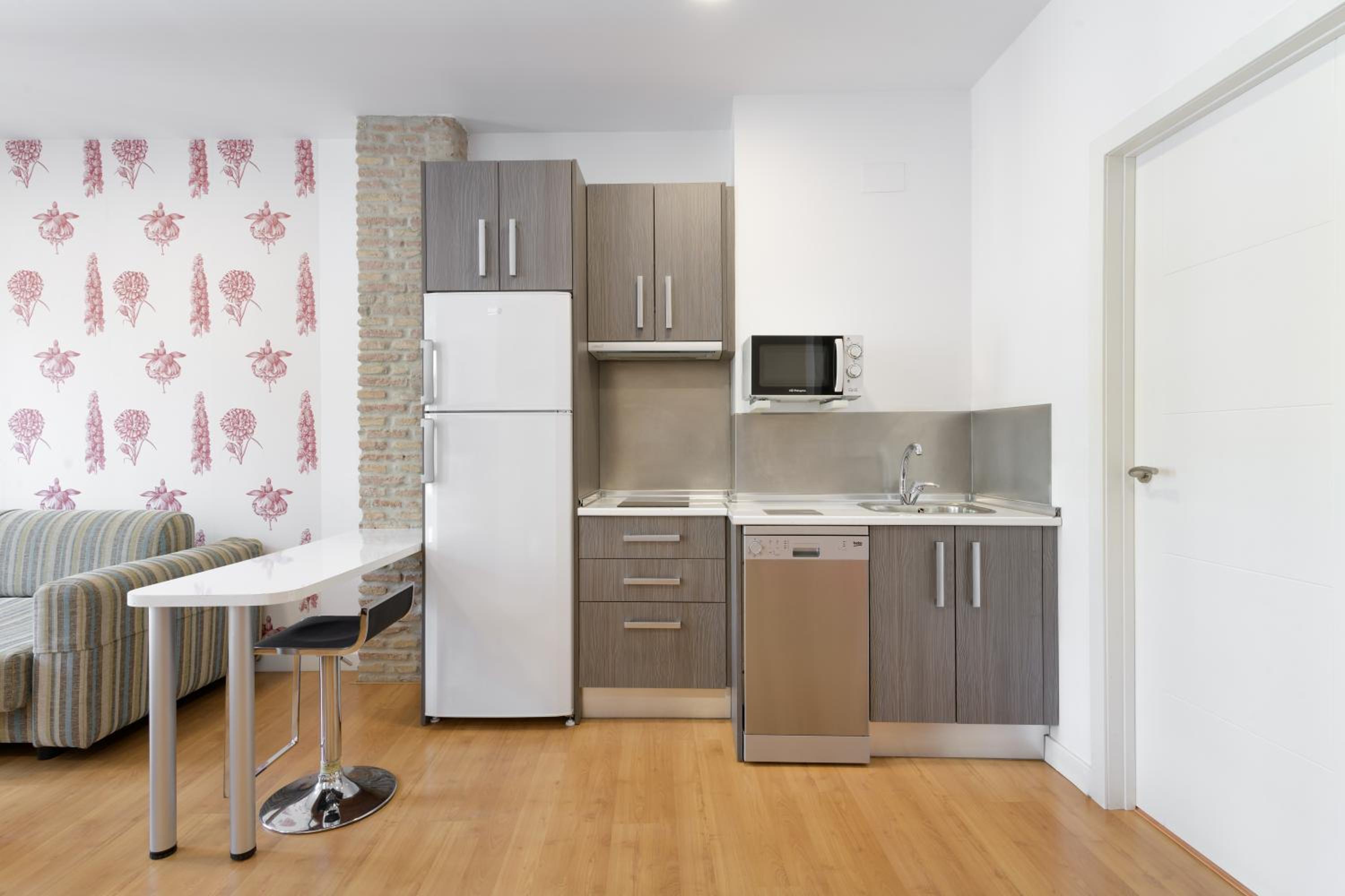 Studio Apartment photo 2