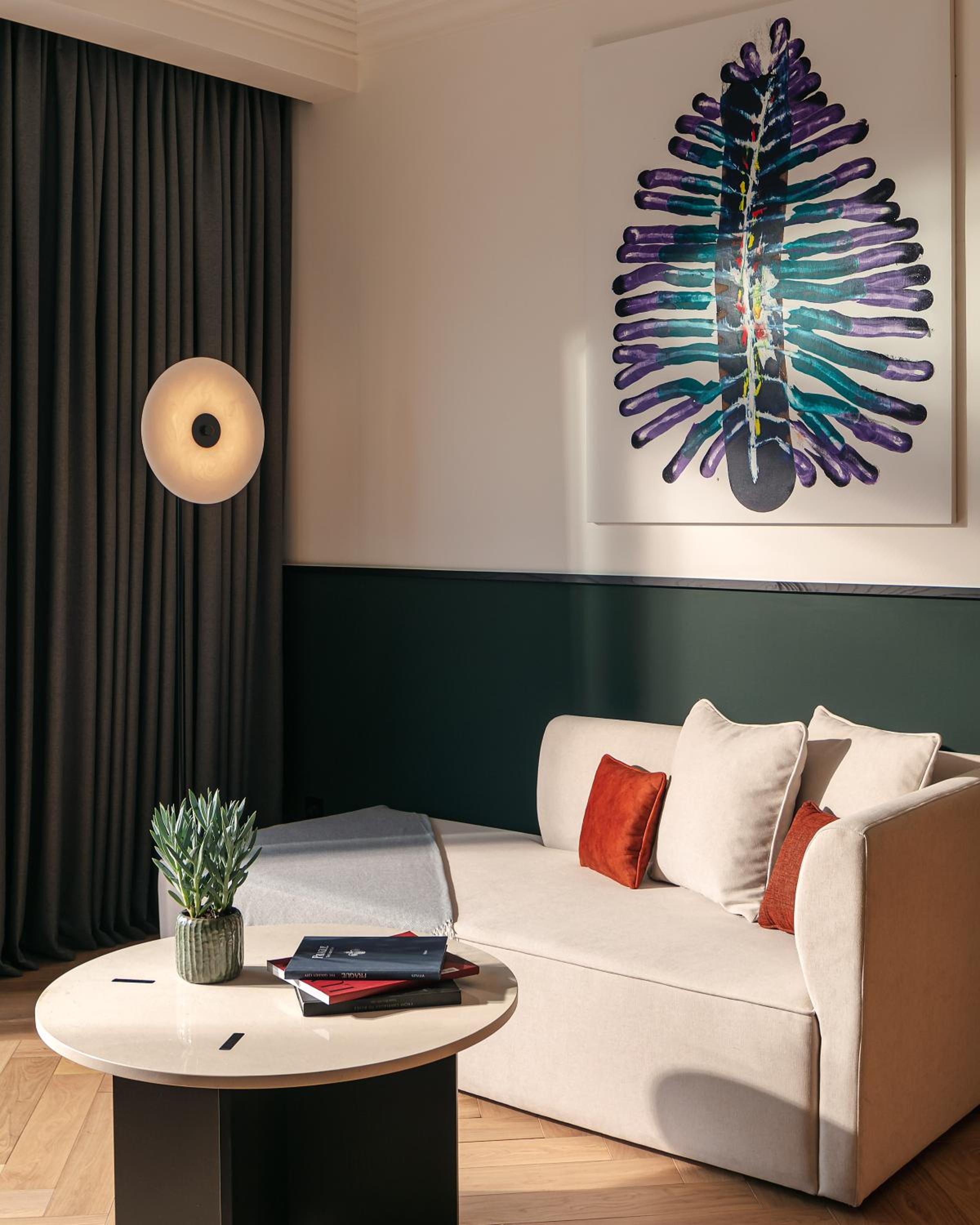 Executive Suite - Photo 5