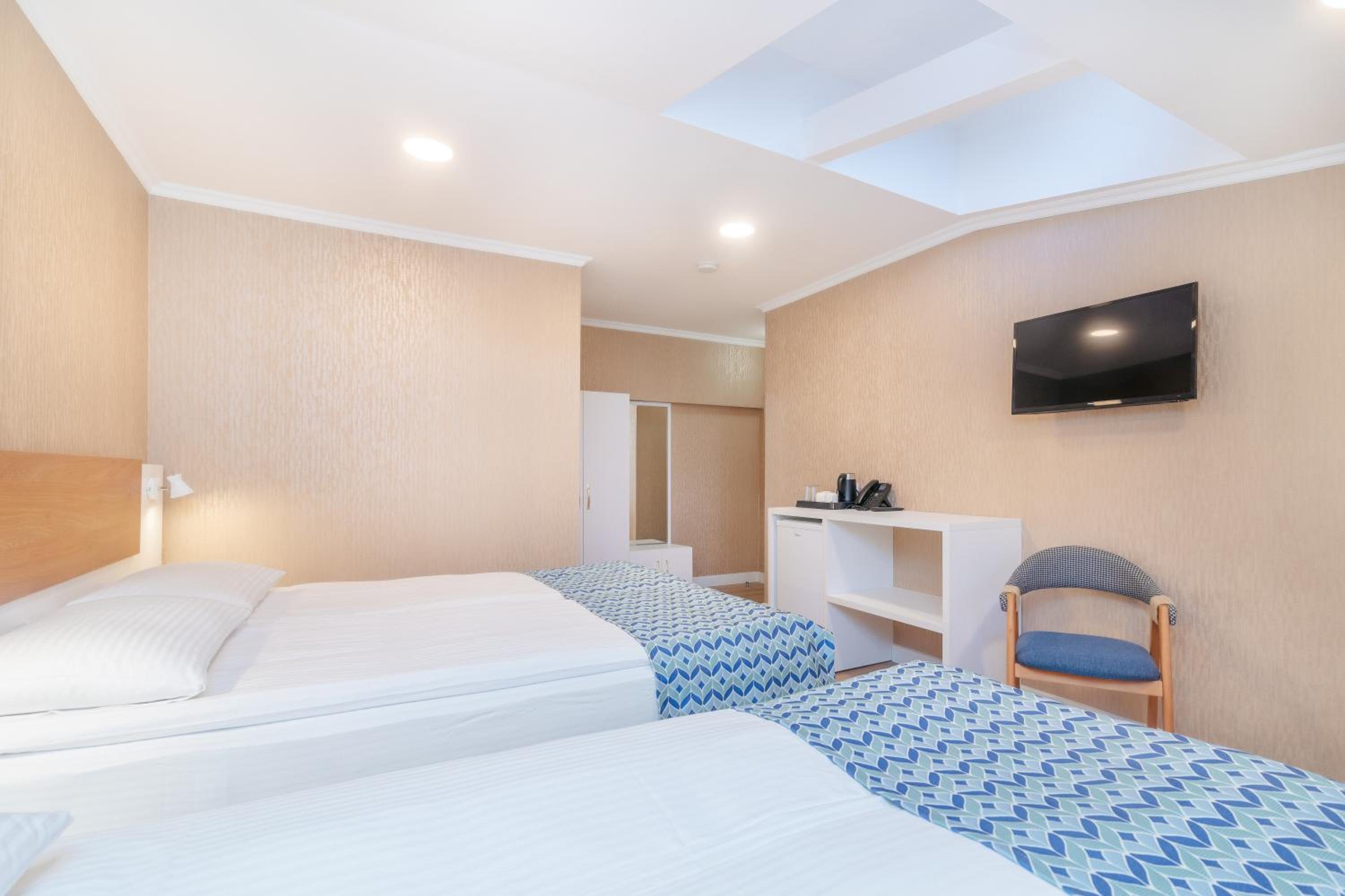 Triple Room with Bathroom photo 3