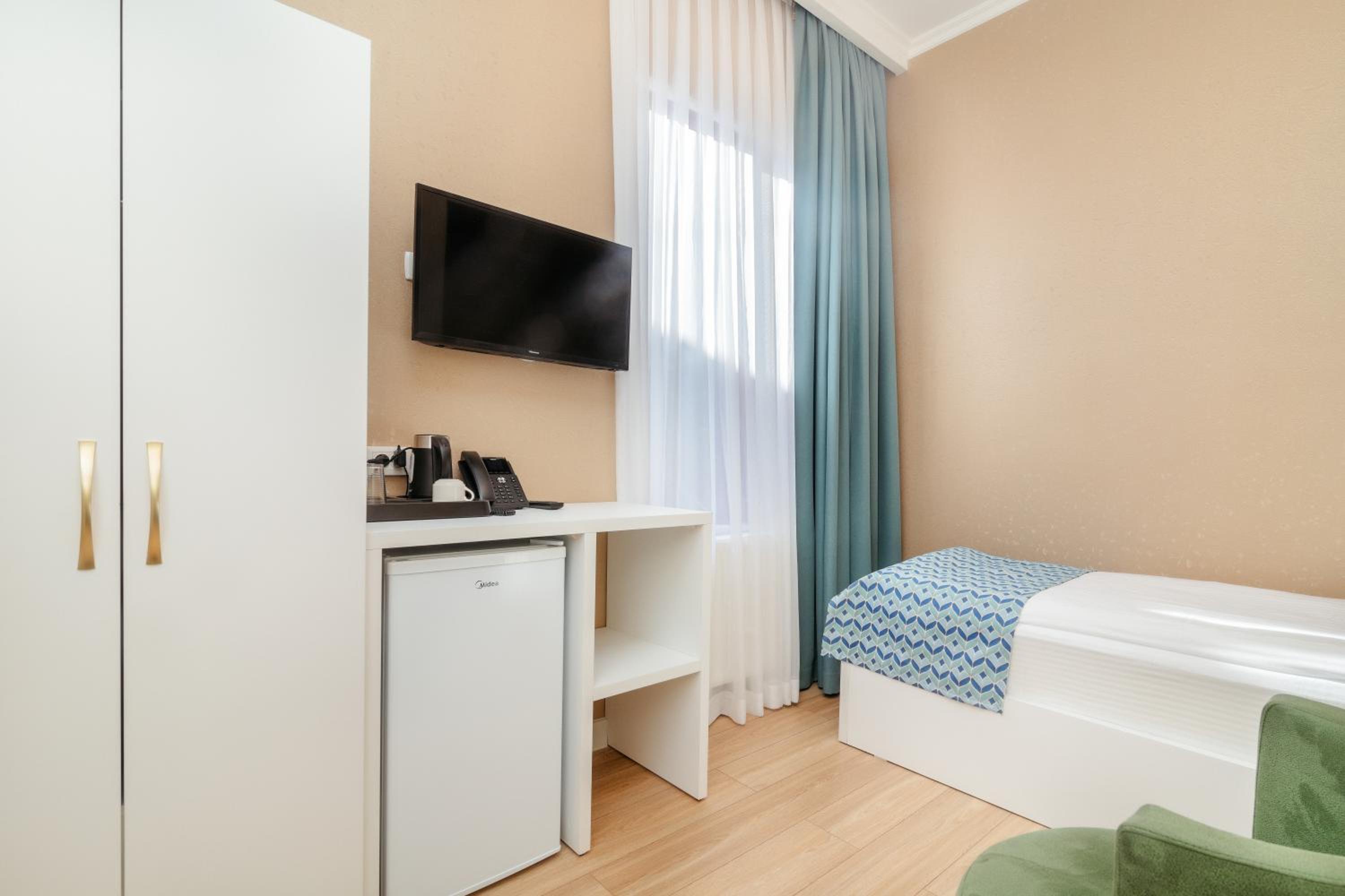 Single Room with Private Bathroom photo 1