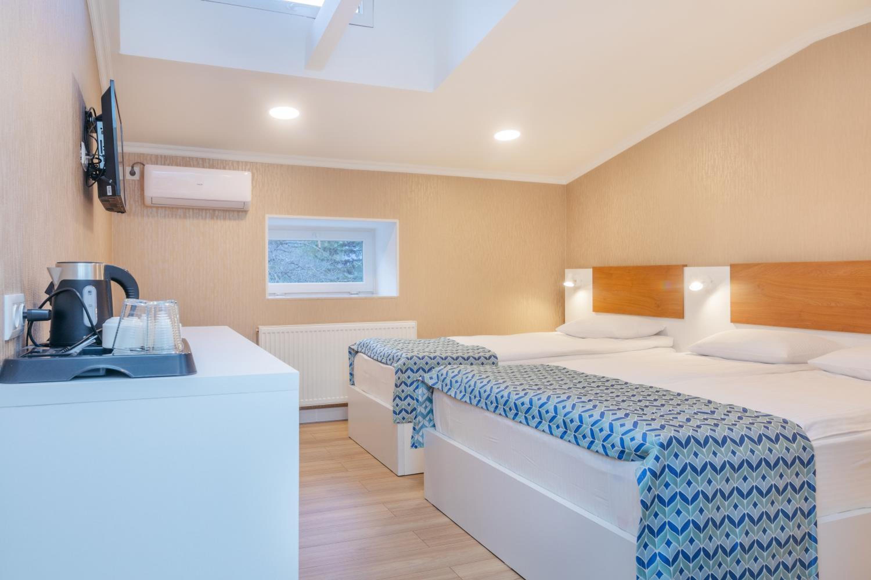 Triple Room with Bathroom photo 1