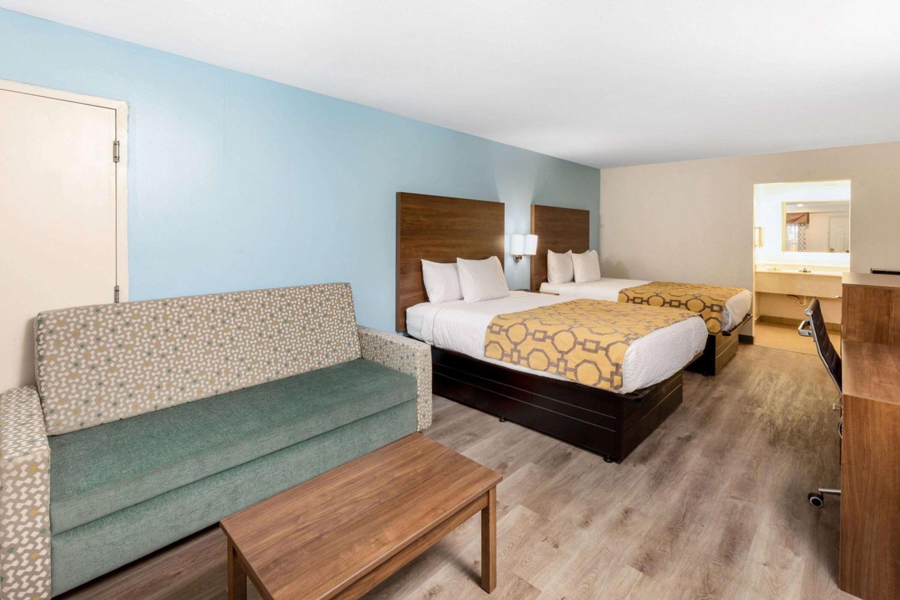 Studio Suite with Two Queen Beds - Non-Smoking - Photo 4