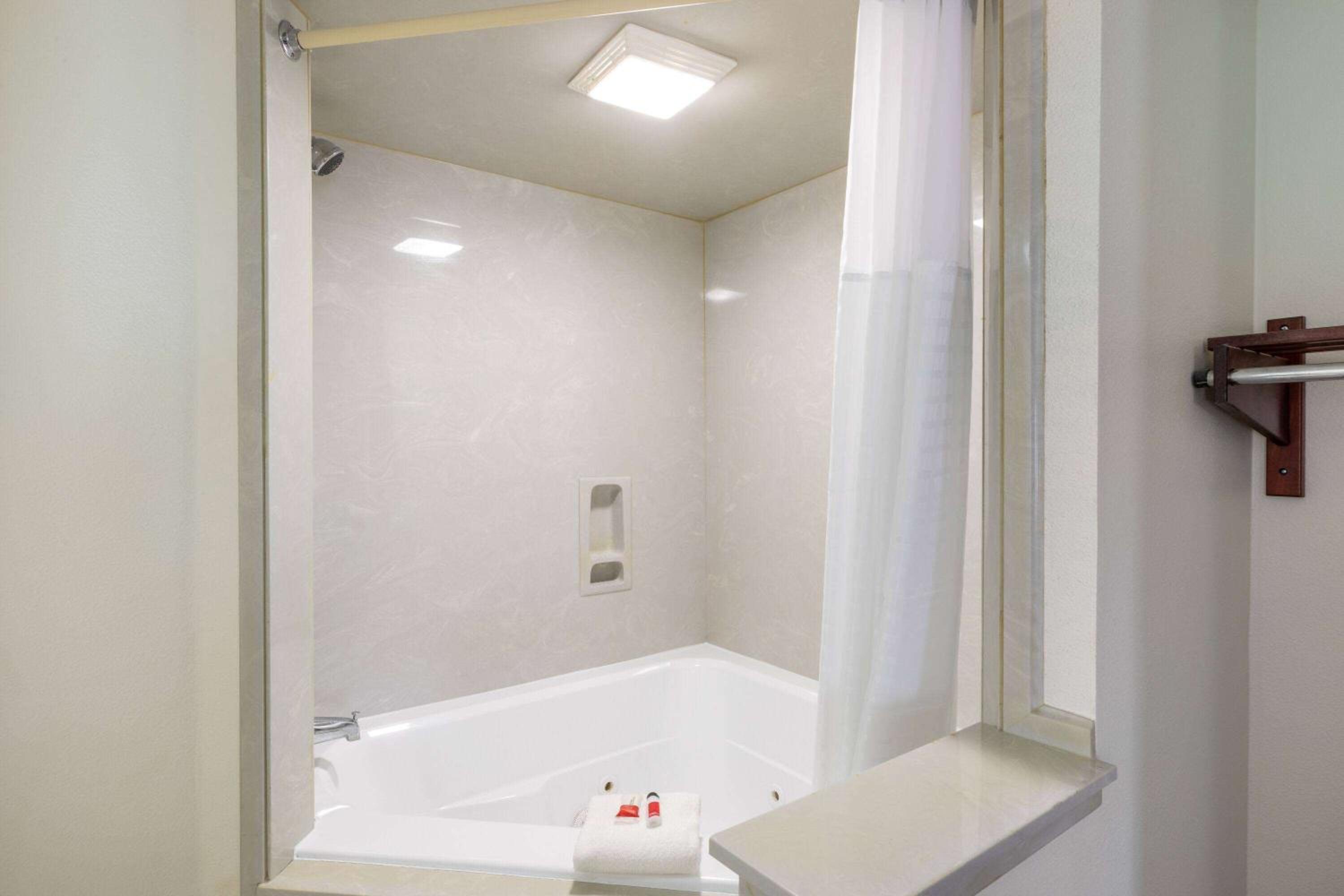 King Studio Suite - Non-Smoking - Photo 2