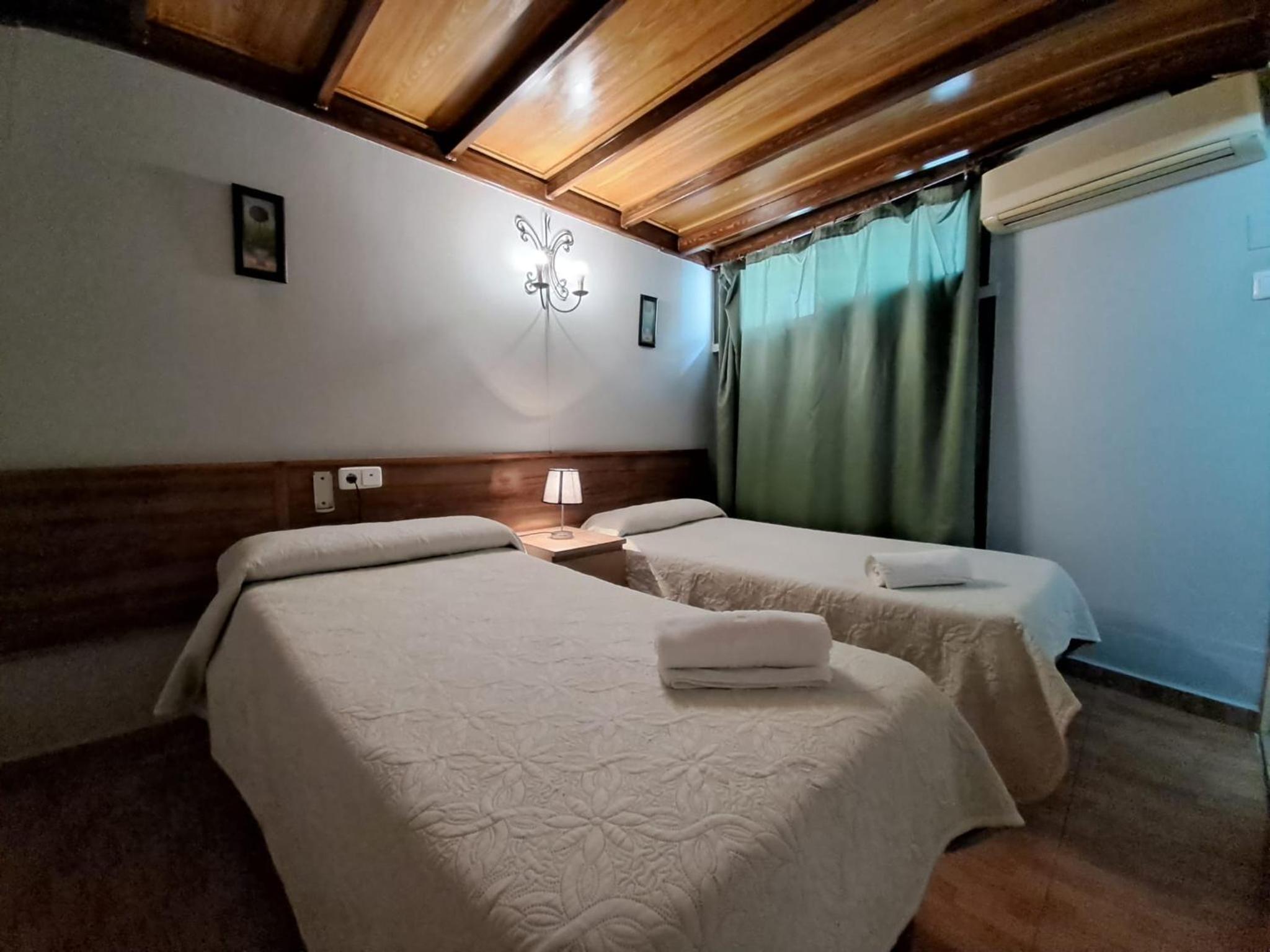 Twin Room - Photo 2