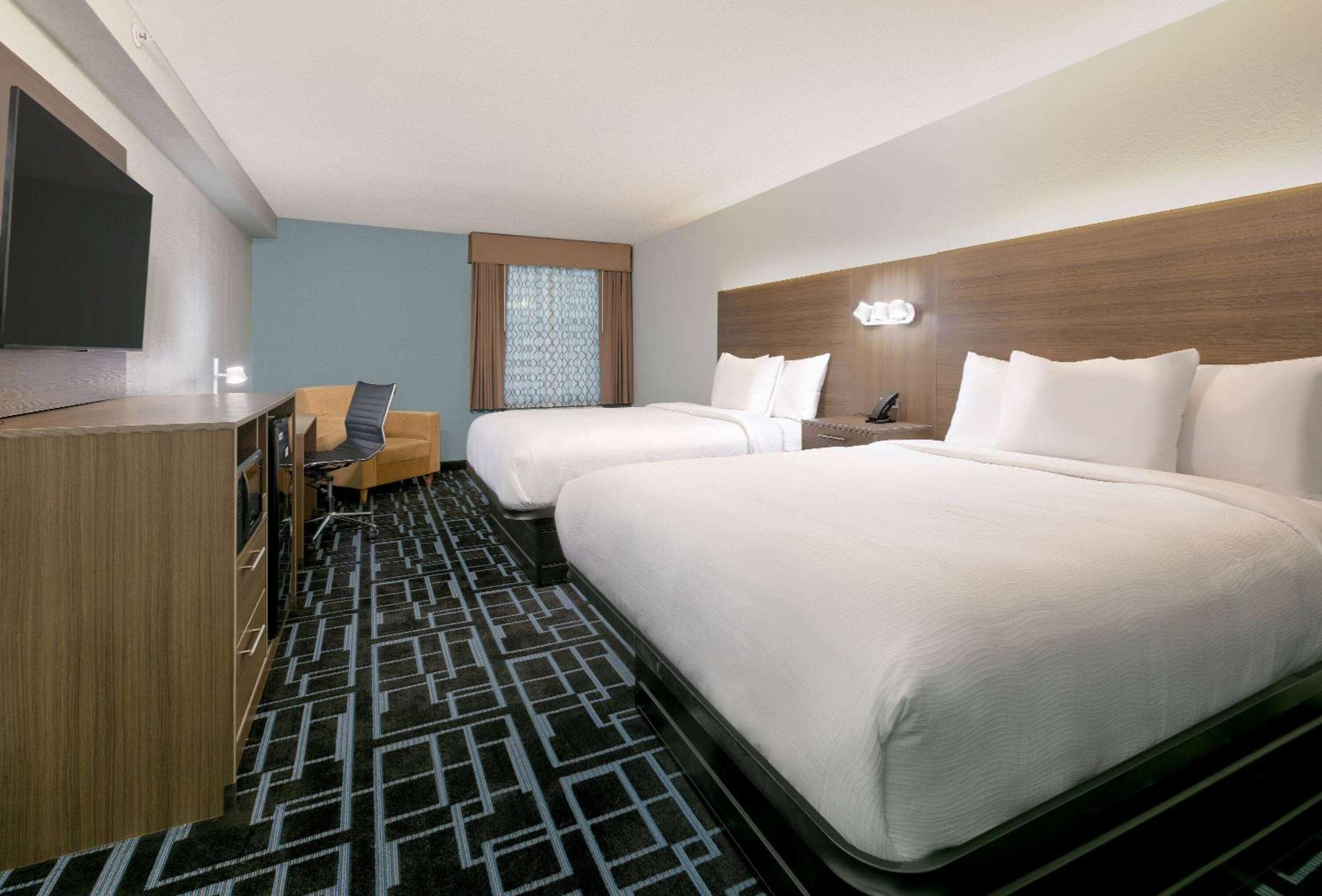Queen Room with Two Queen Beds, Mobility Access and Bathtub with Grab Bars, Non-Smoking