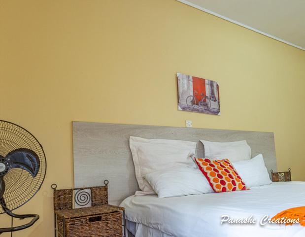 Apartment with Balcony photo 3
