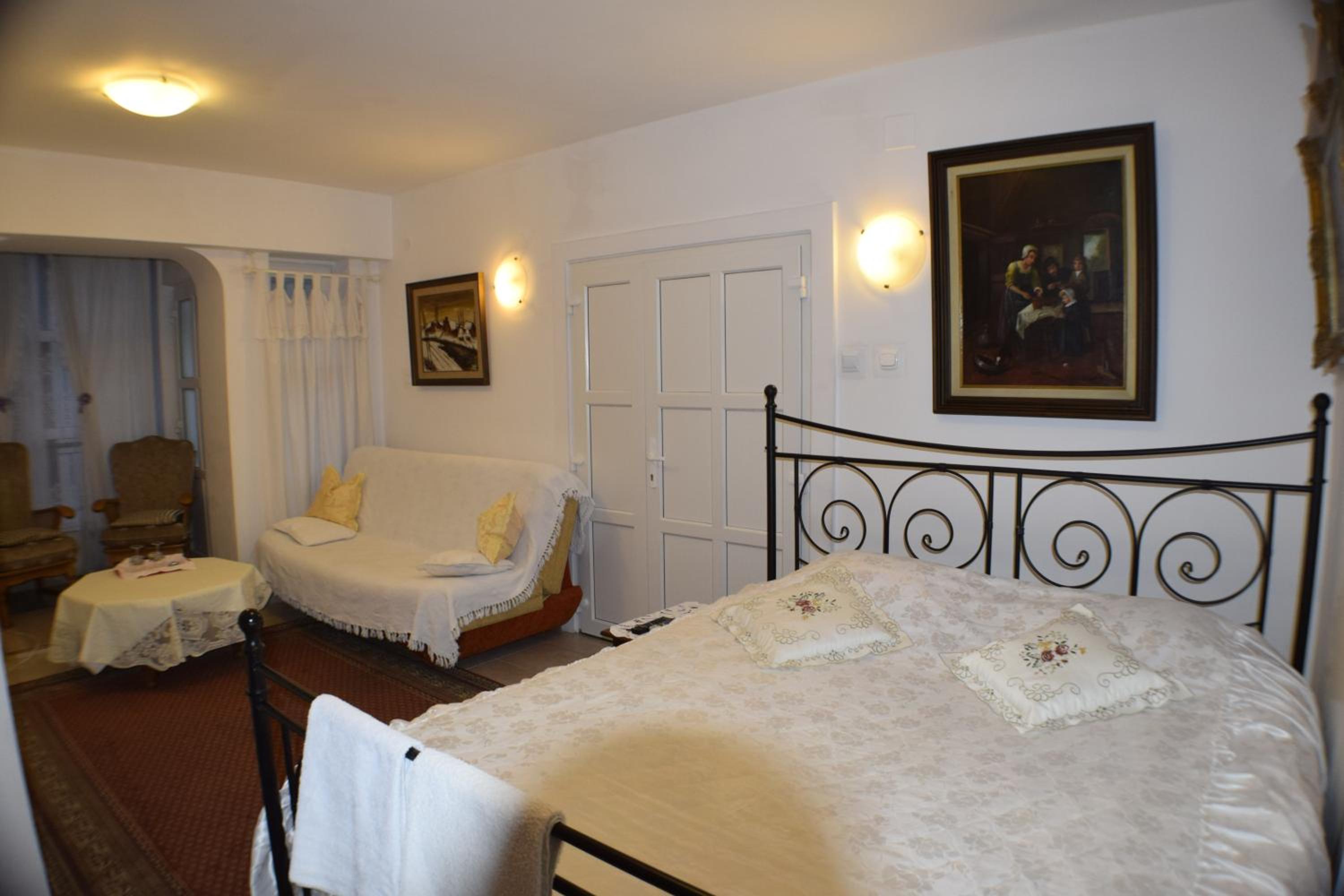 Double or Twin Room - Photo 4