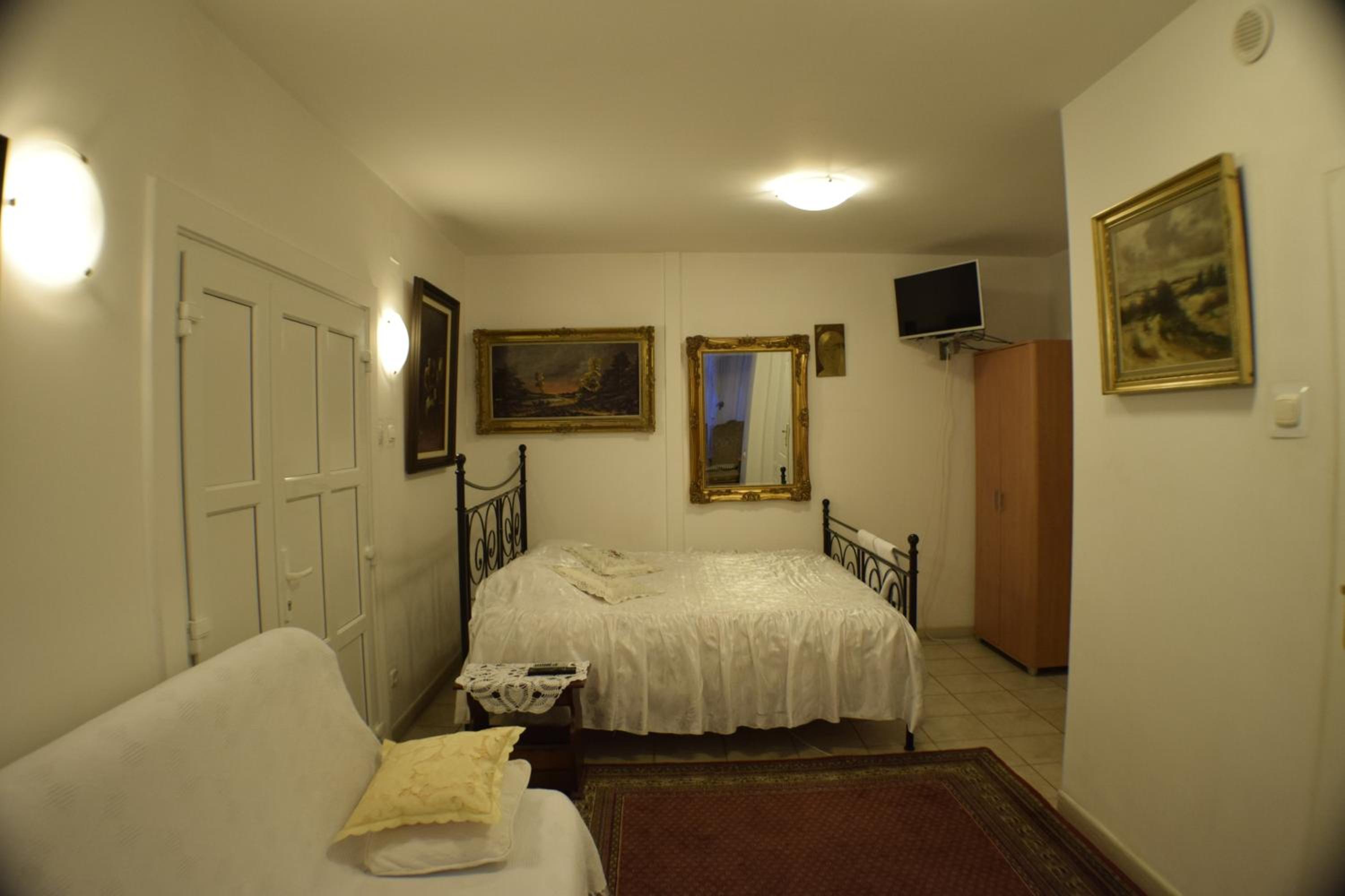 Double or Twin Room - Photo 3