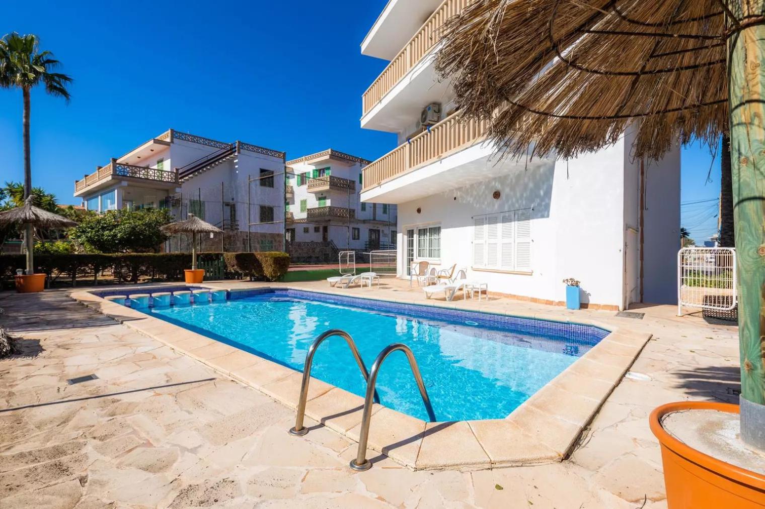 One-Bedroom Apartment with Sea View thumbnail 6