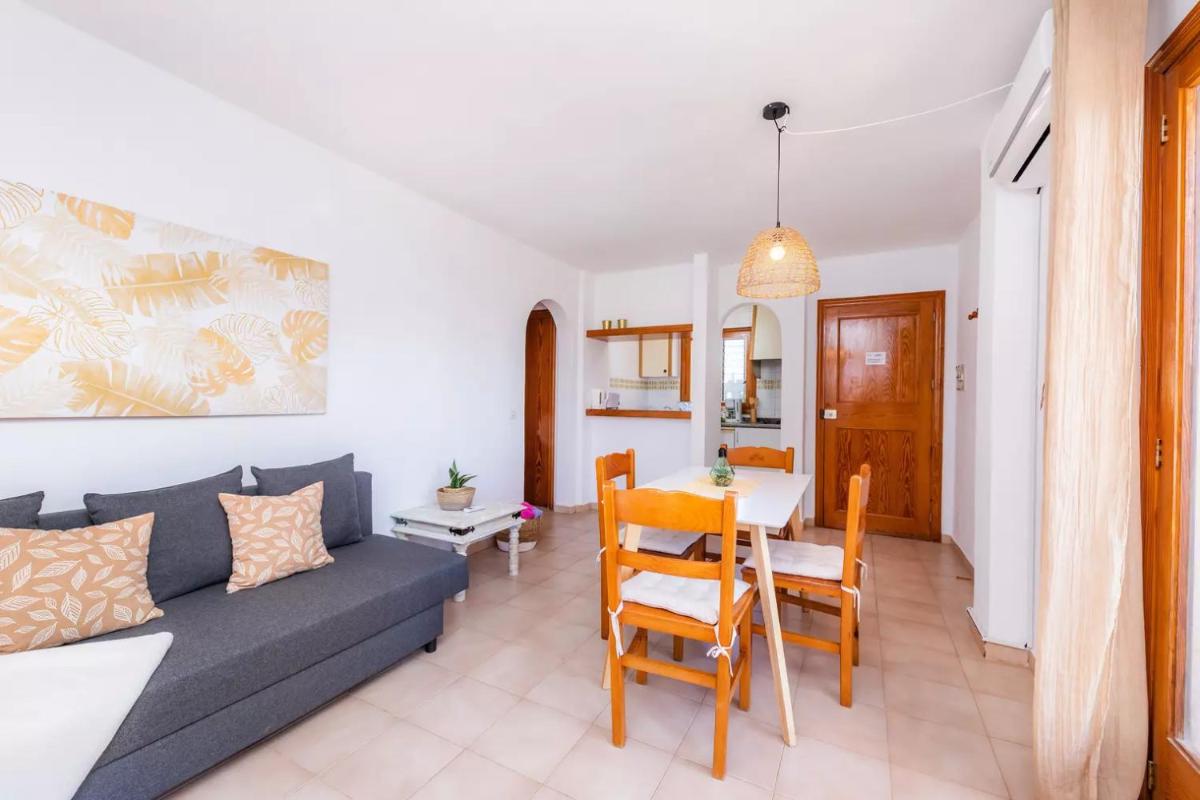 One-Bedroom Apartment thumbnail 6