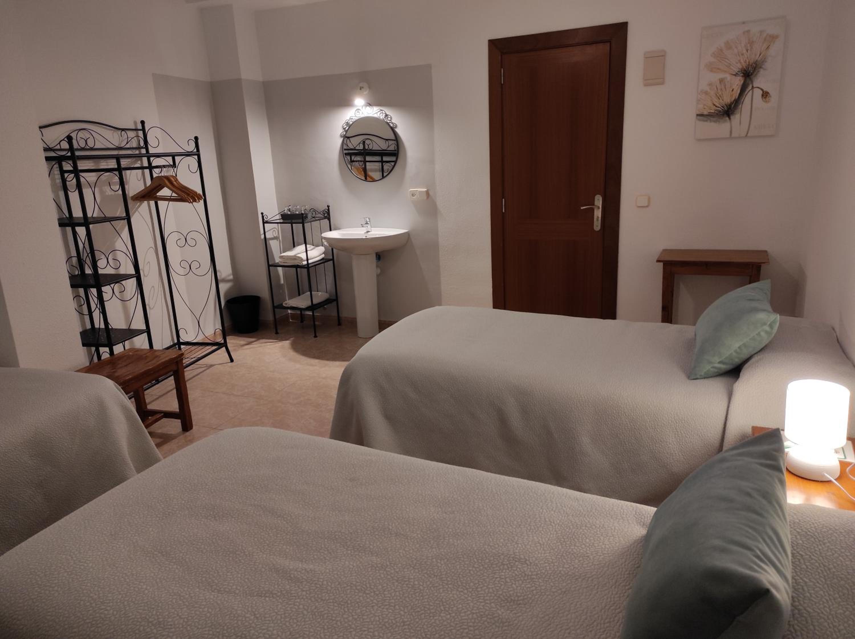 Habitación Doble Familiar con Baño Compartido