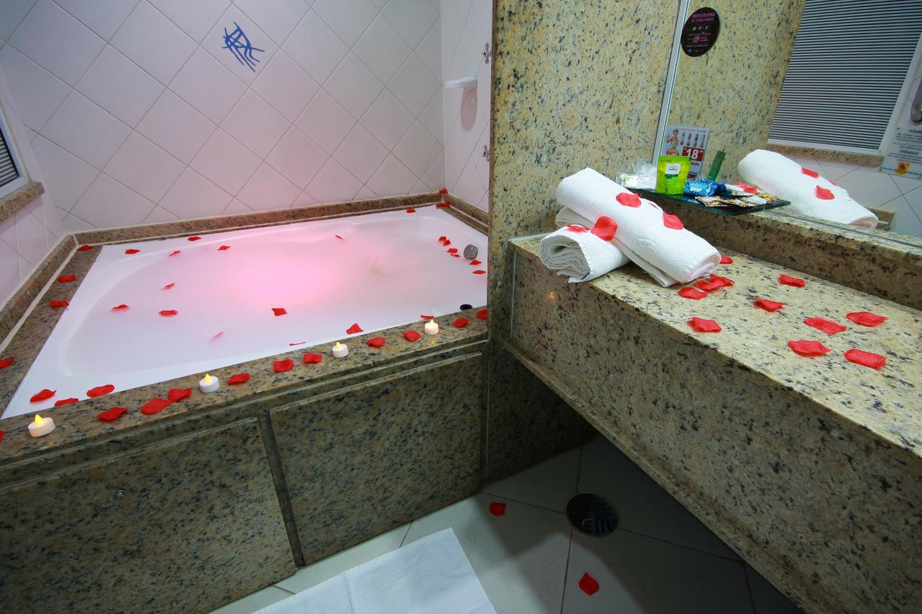 Queen Suite with Spa Bath - Photo 13