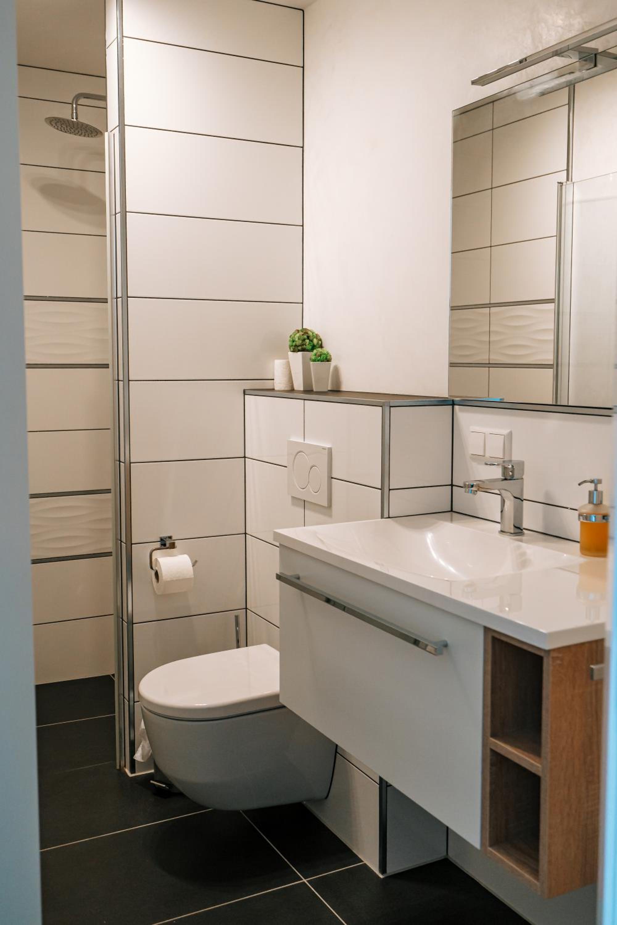 Deluxe Double or Twin Room - Photo 6
