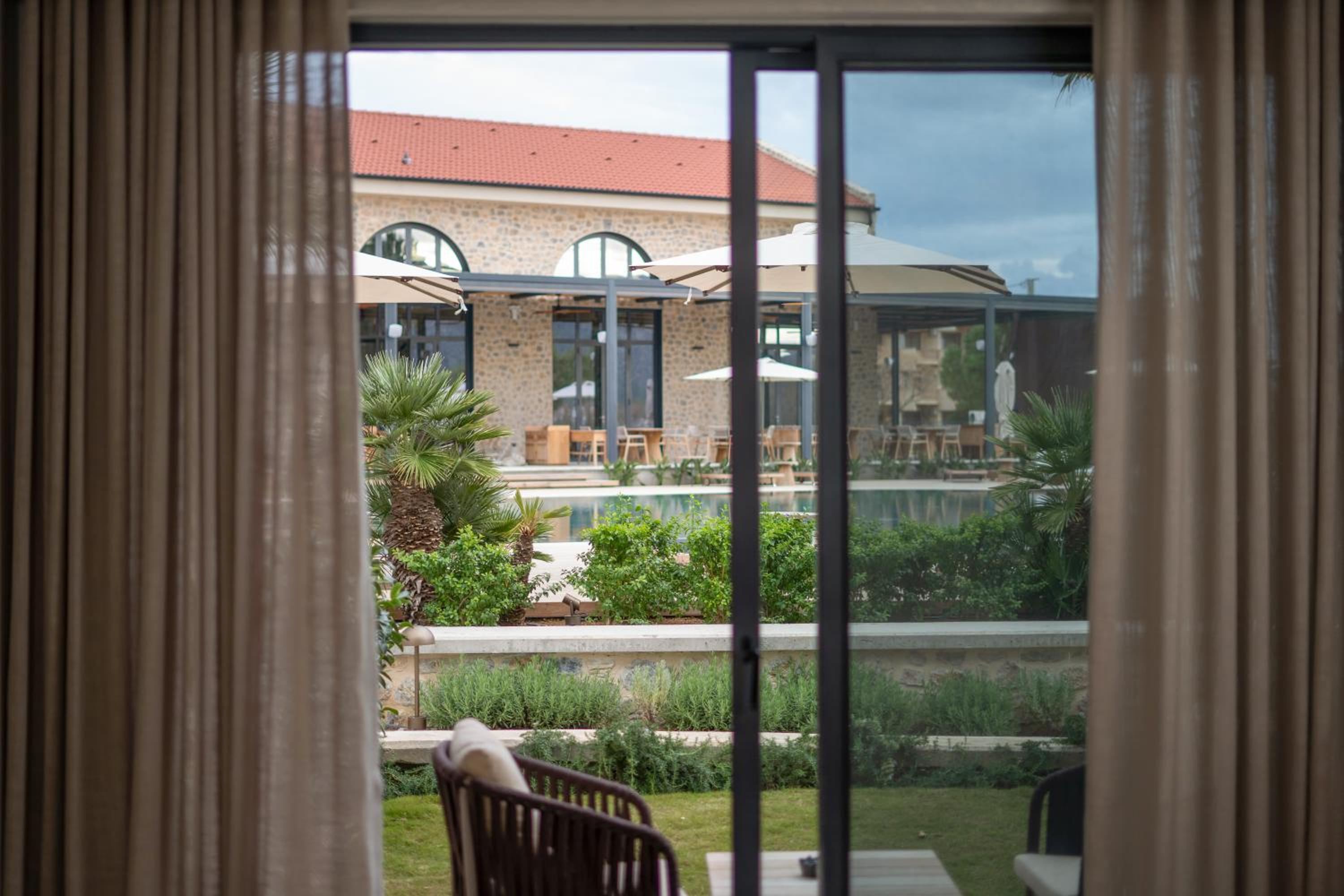 Deluxe Double Room with Balcony - Photo 2