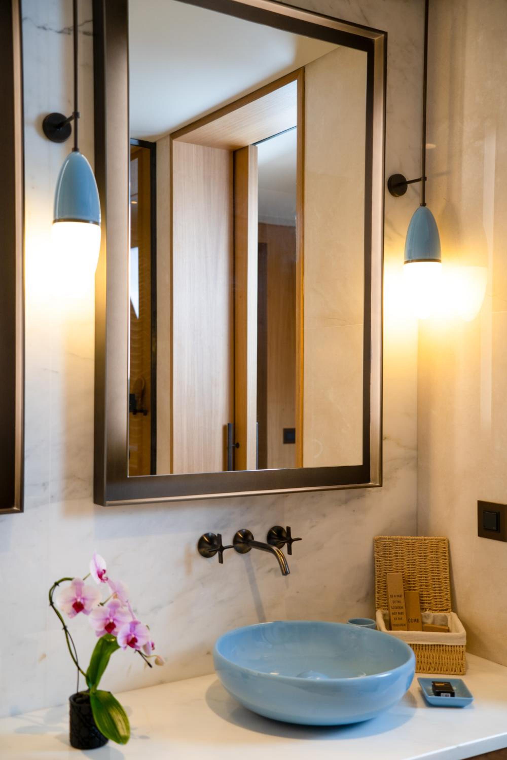 Deluxe Double Room with Balcony - Photo 5