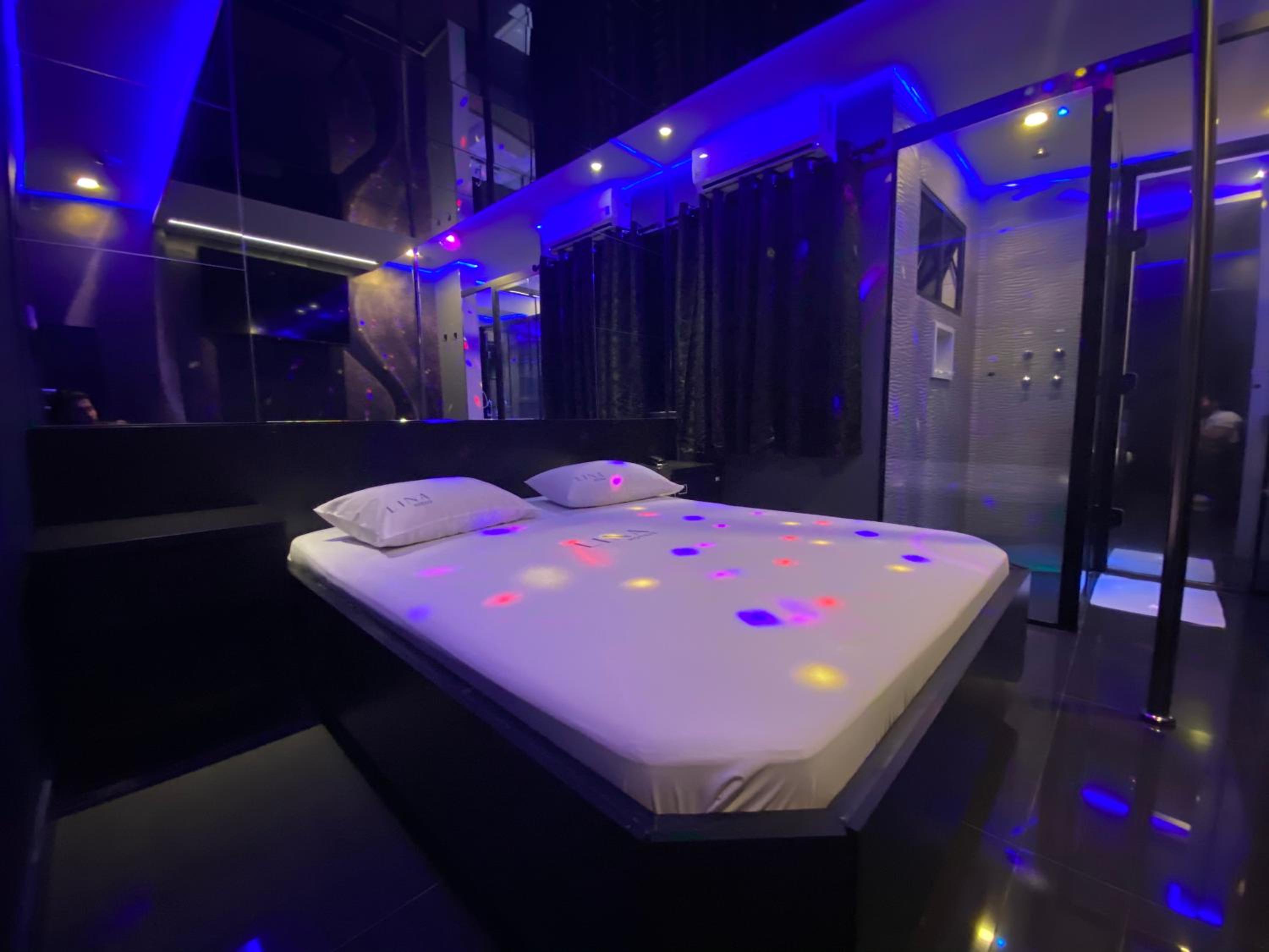 Standard Double Room - Photo 12