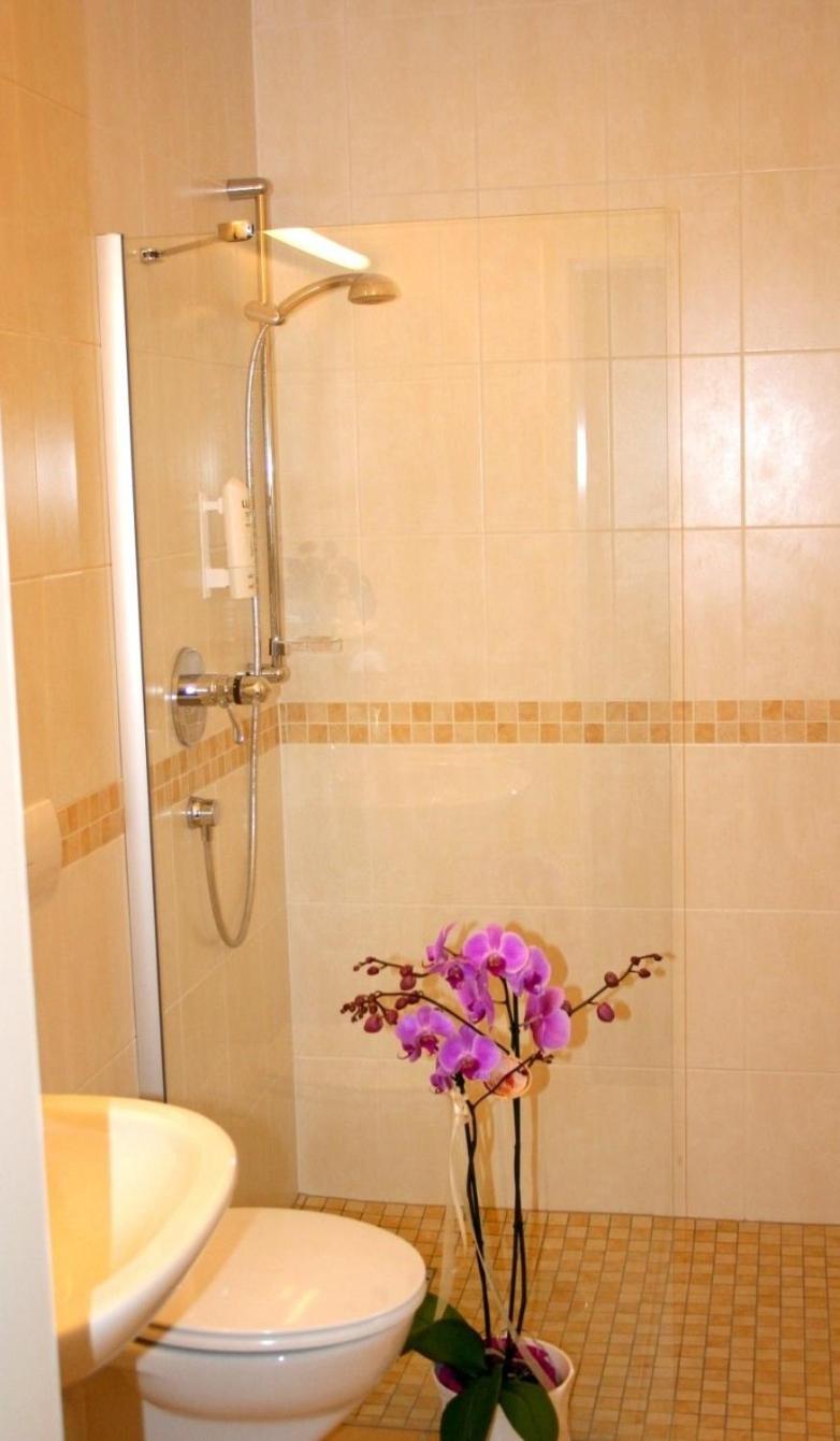 Double Room with Lake View - Photo 2