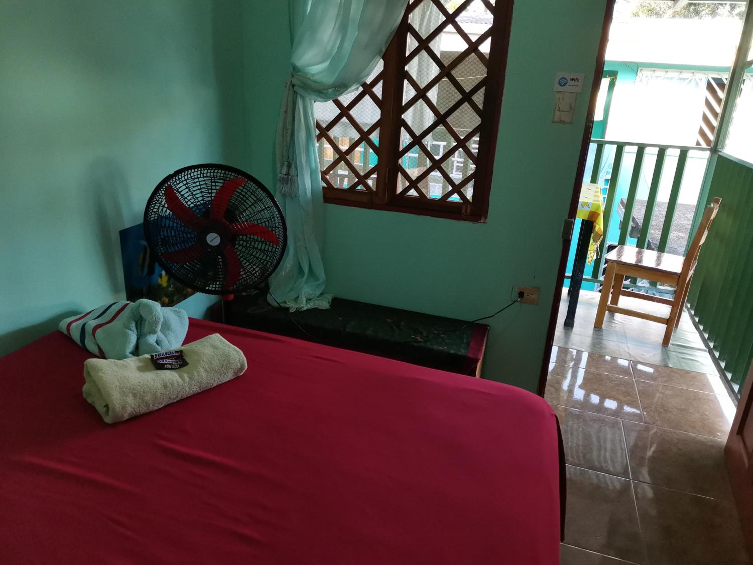 Basic Triple Room with Shared Bathroom photo 2