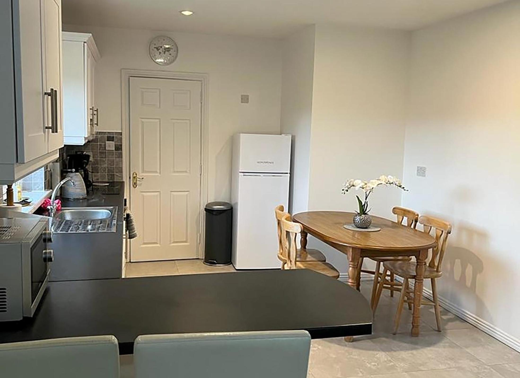 Three-Bedroom House photo 3