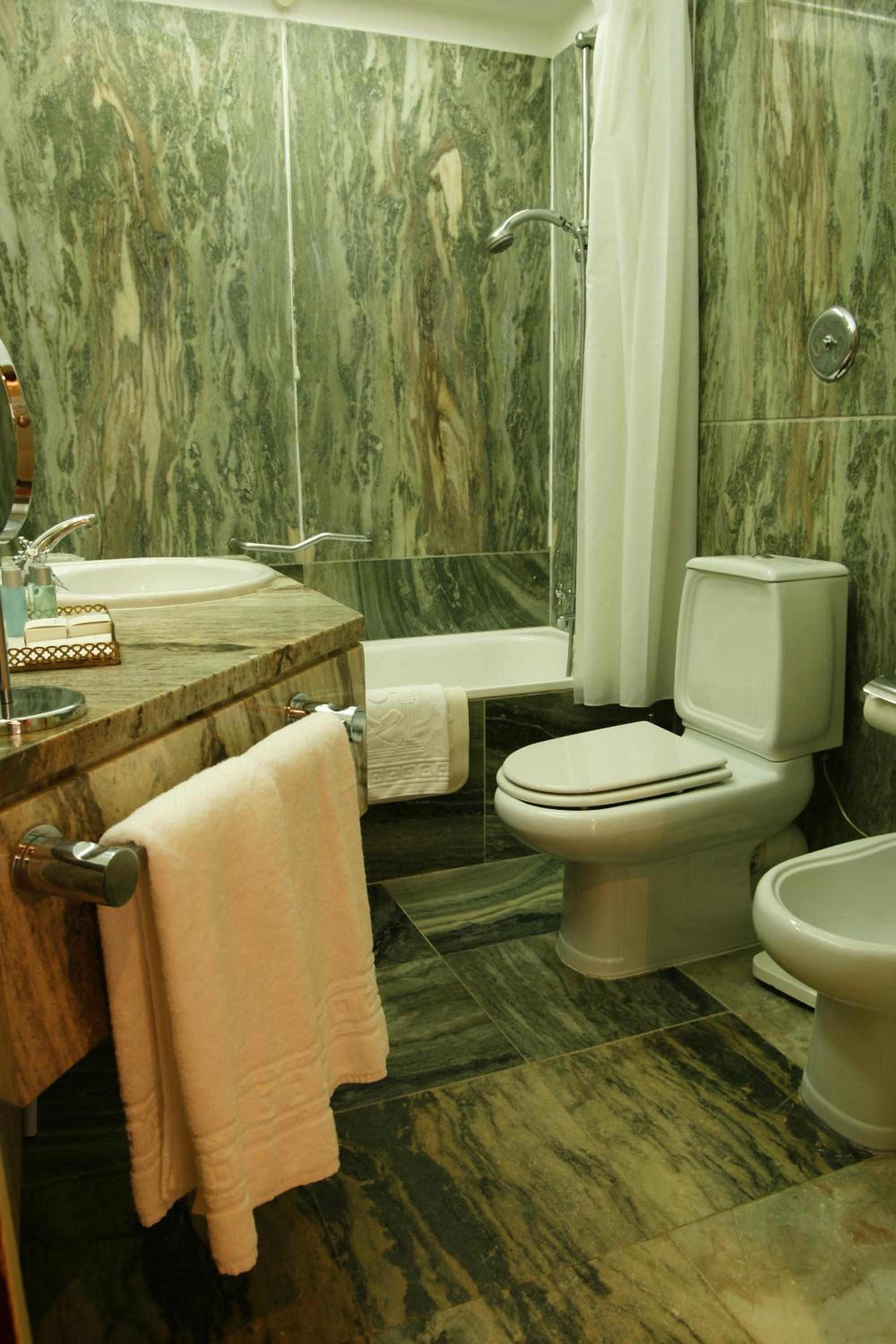Superior Double or Twin Room - Photo 10