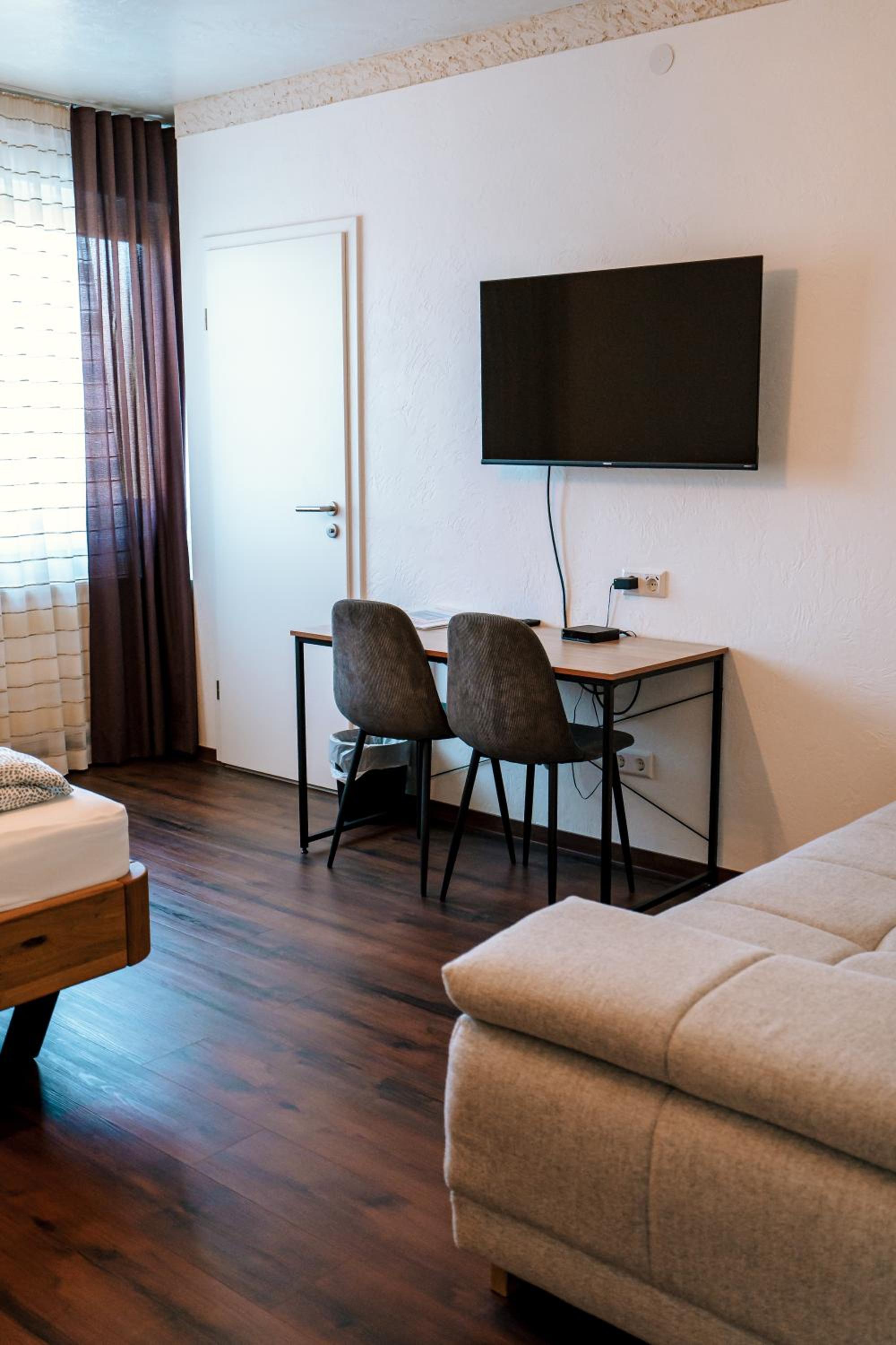 Deluxe Double Room - Photo 9