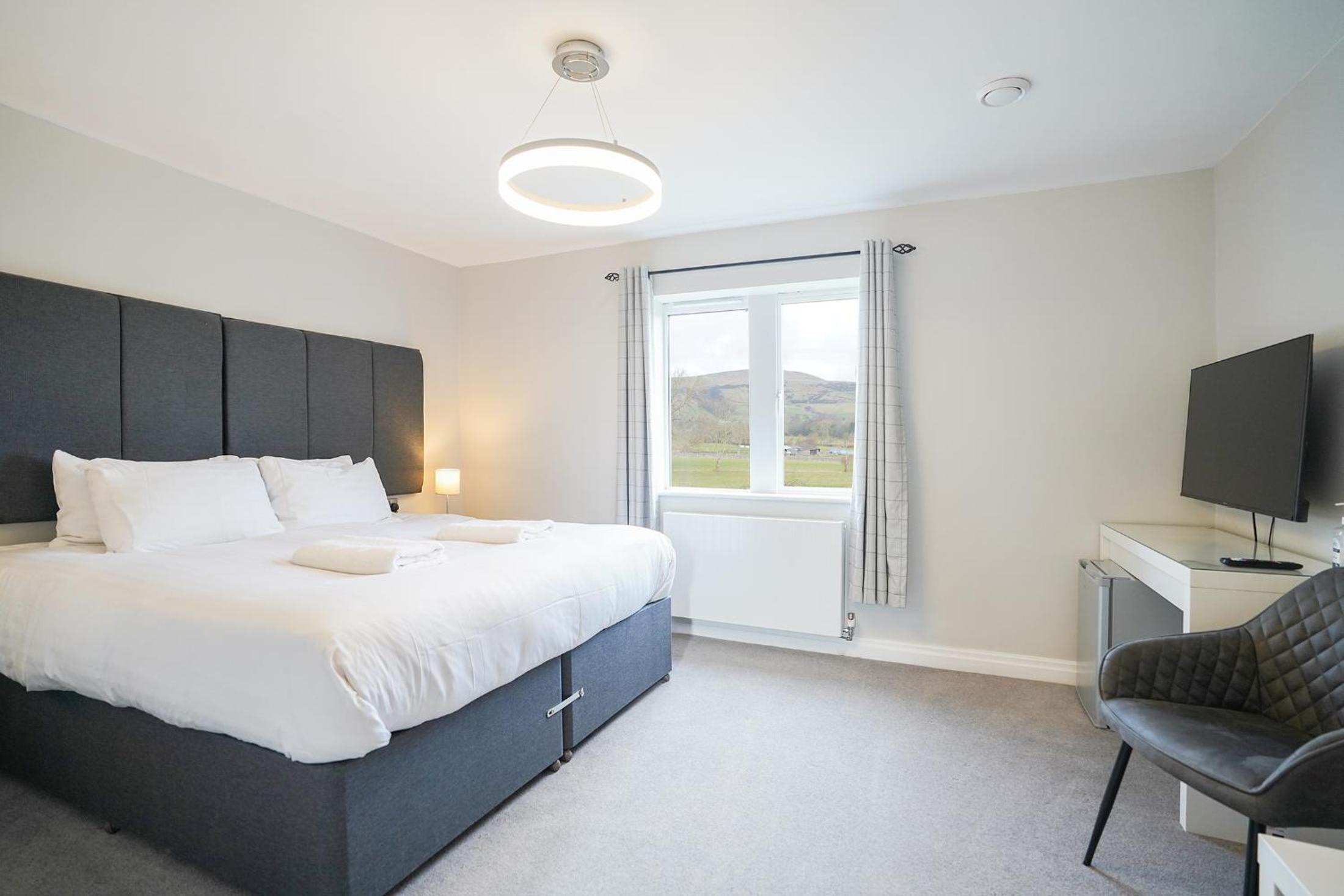 Deluxe Double or Twin Room with Mountain View