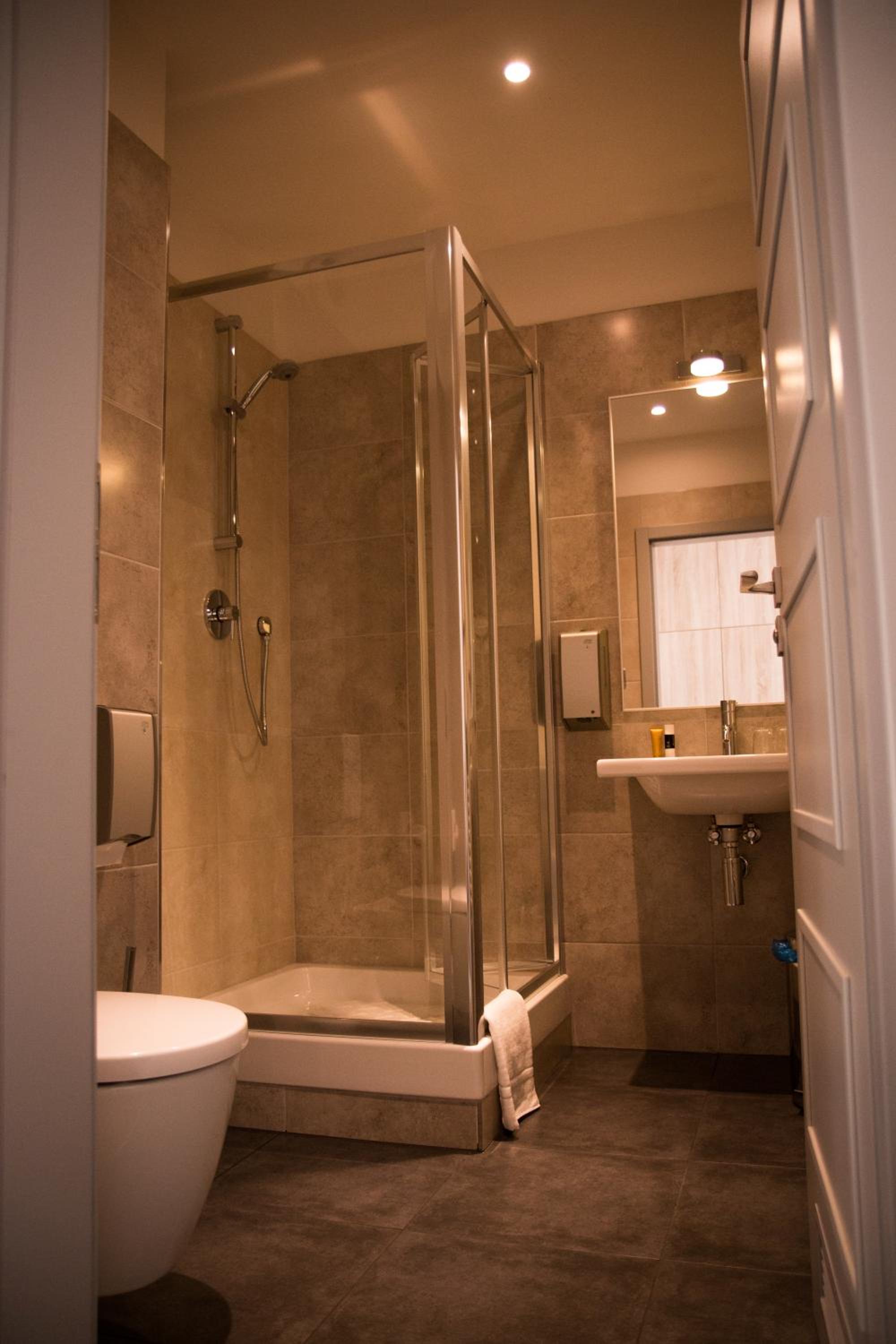 Standard Triple Room - Photo 3