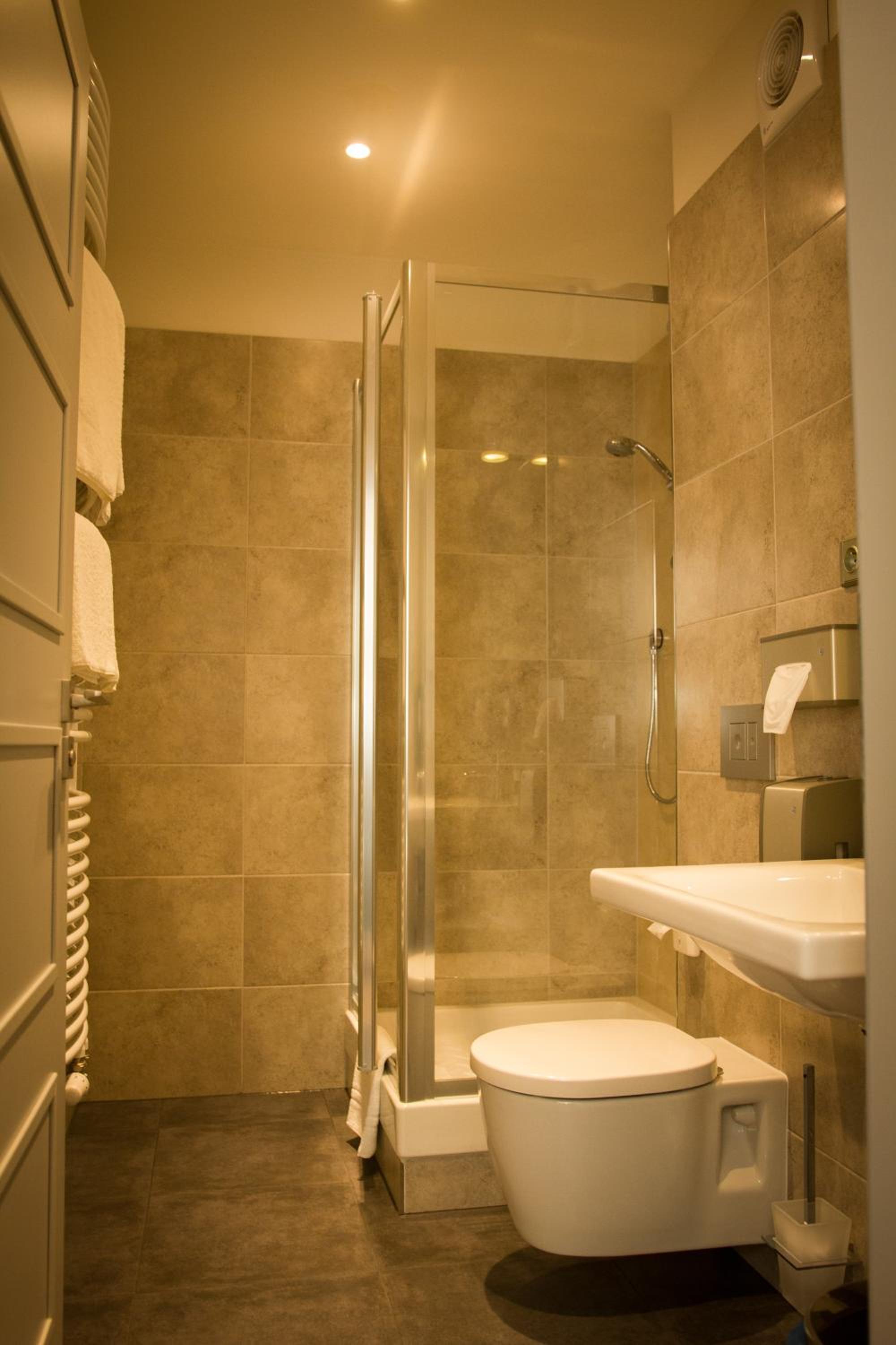 Standard Double Room - Photo 2