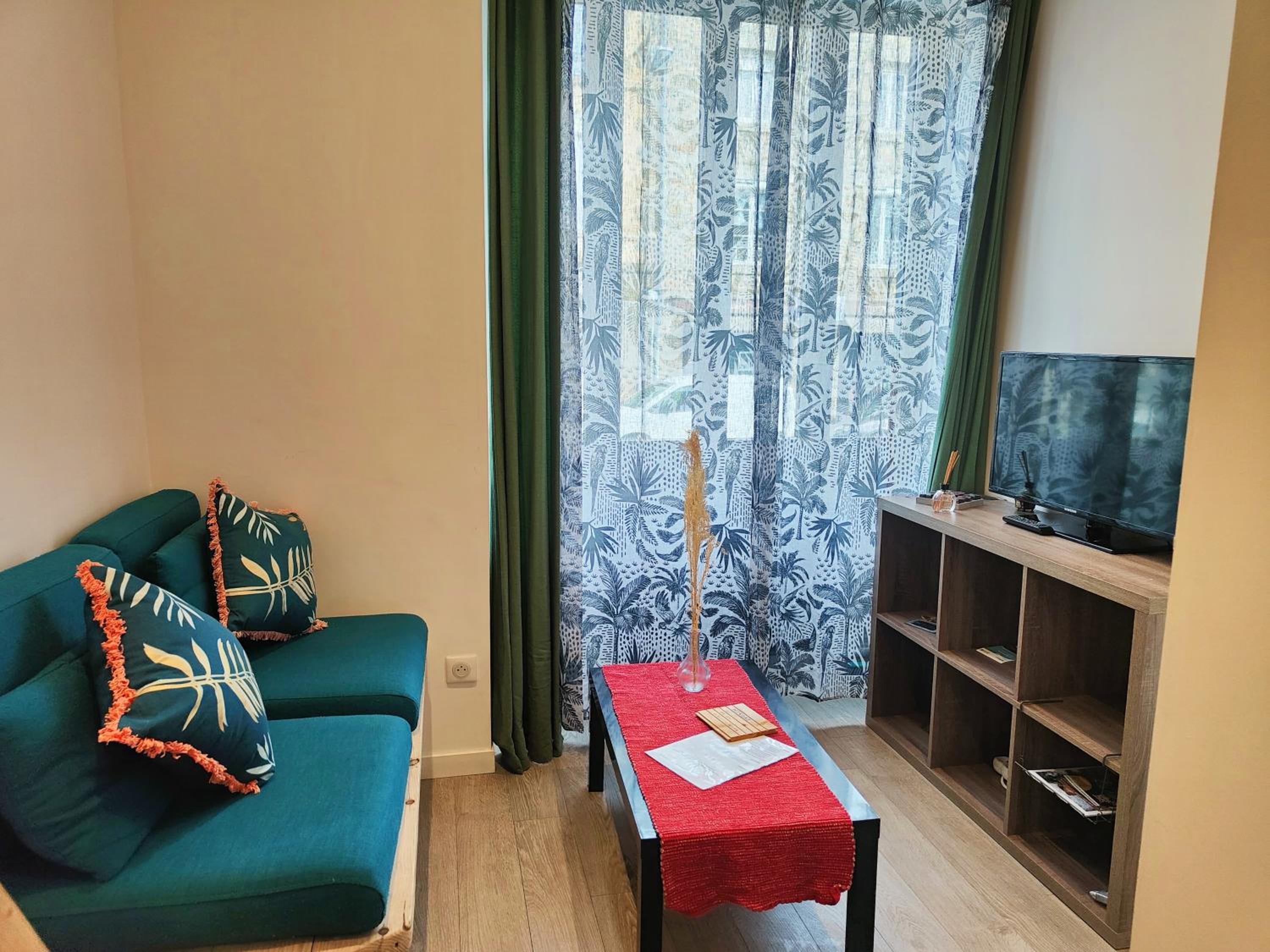 Studio Apartment - Photo 3