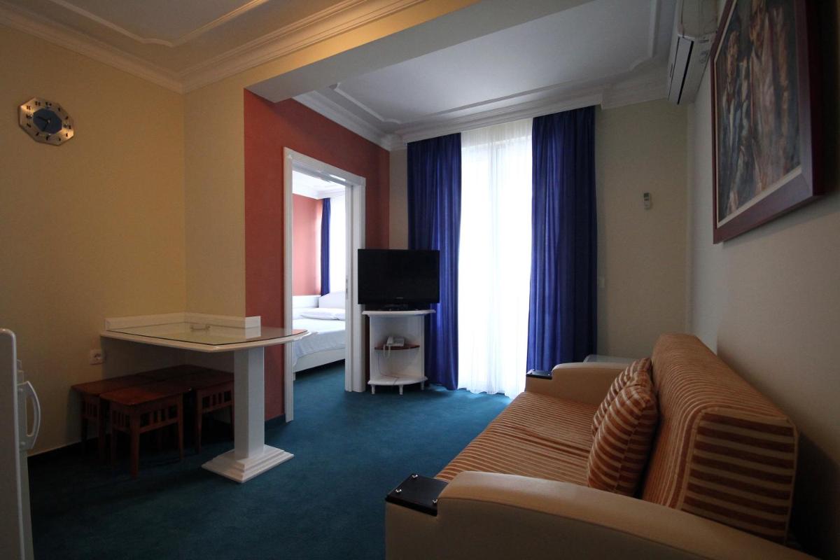 One-Bedroom Apartment (4 Adults)