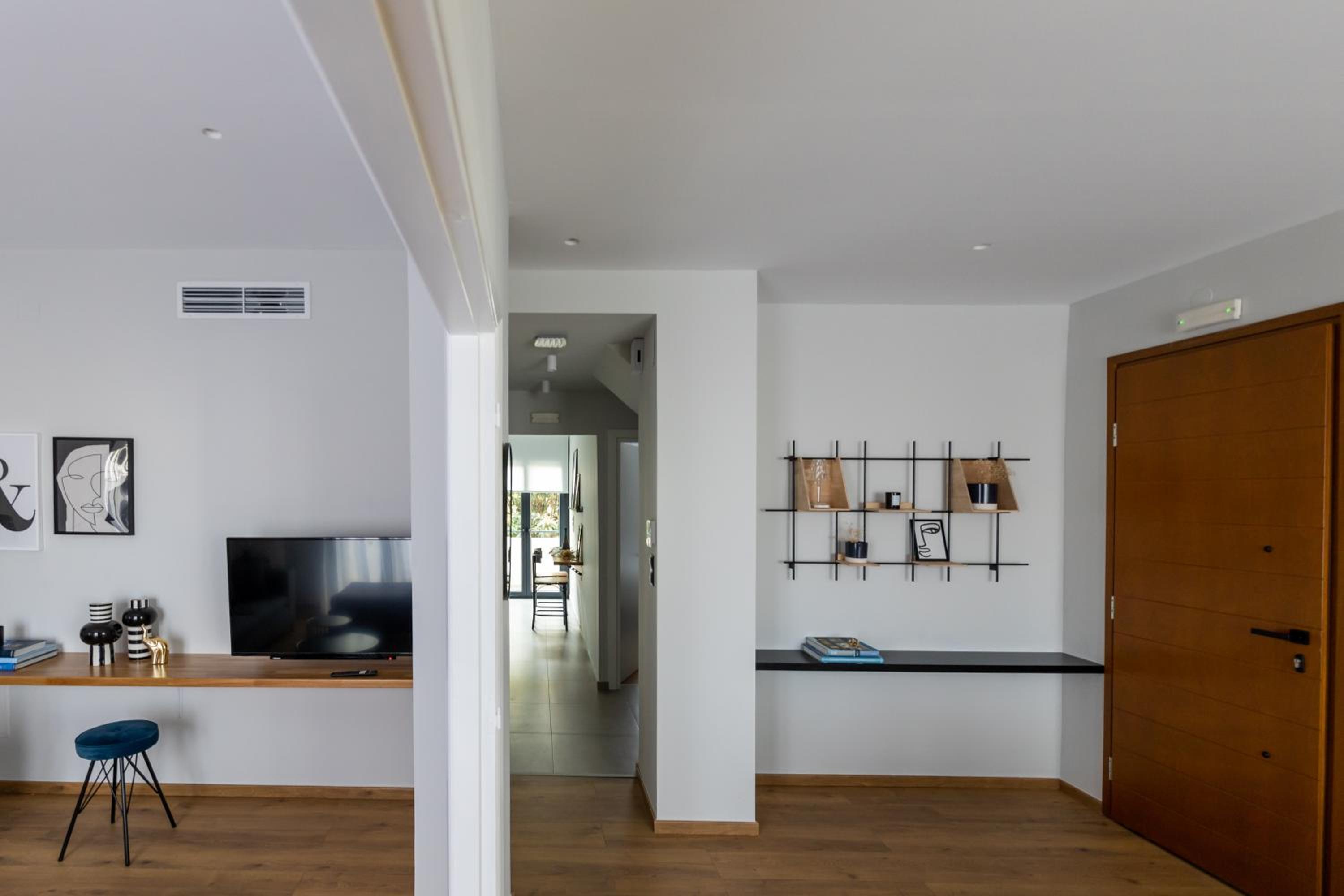 Apartment with Balcony photo 3