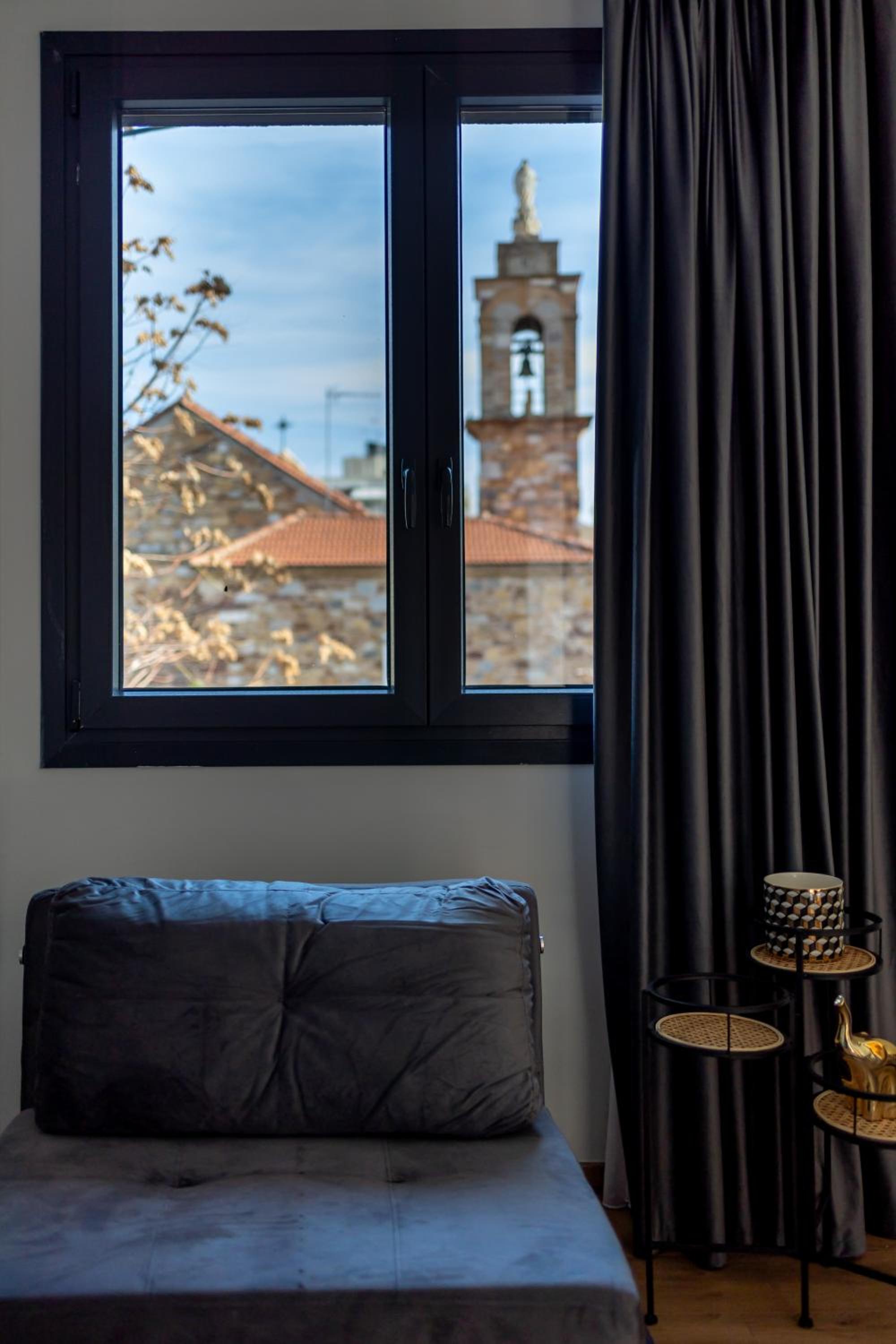 Apartment with Balcony photo 3