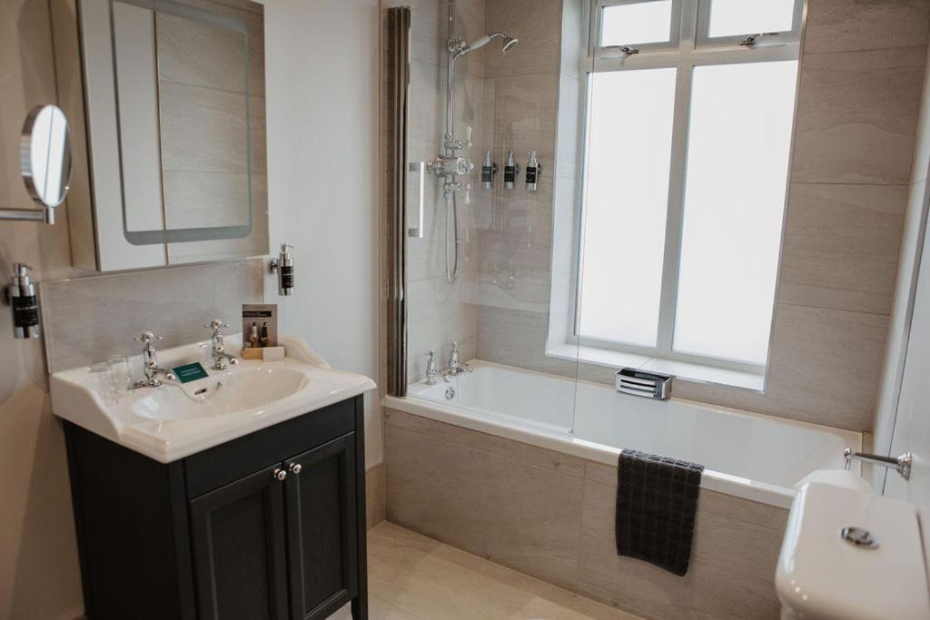Family Room with Balcony photo 2