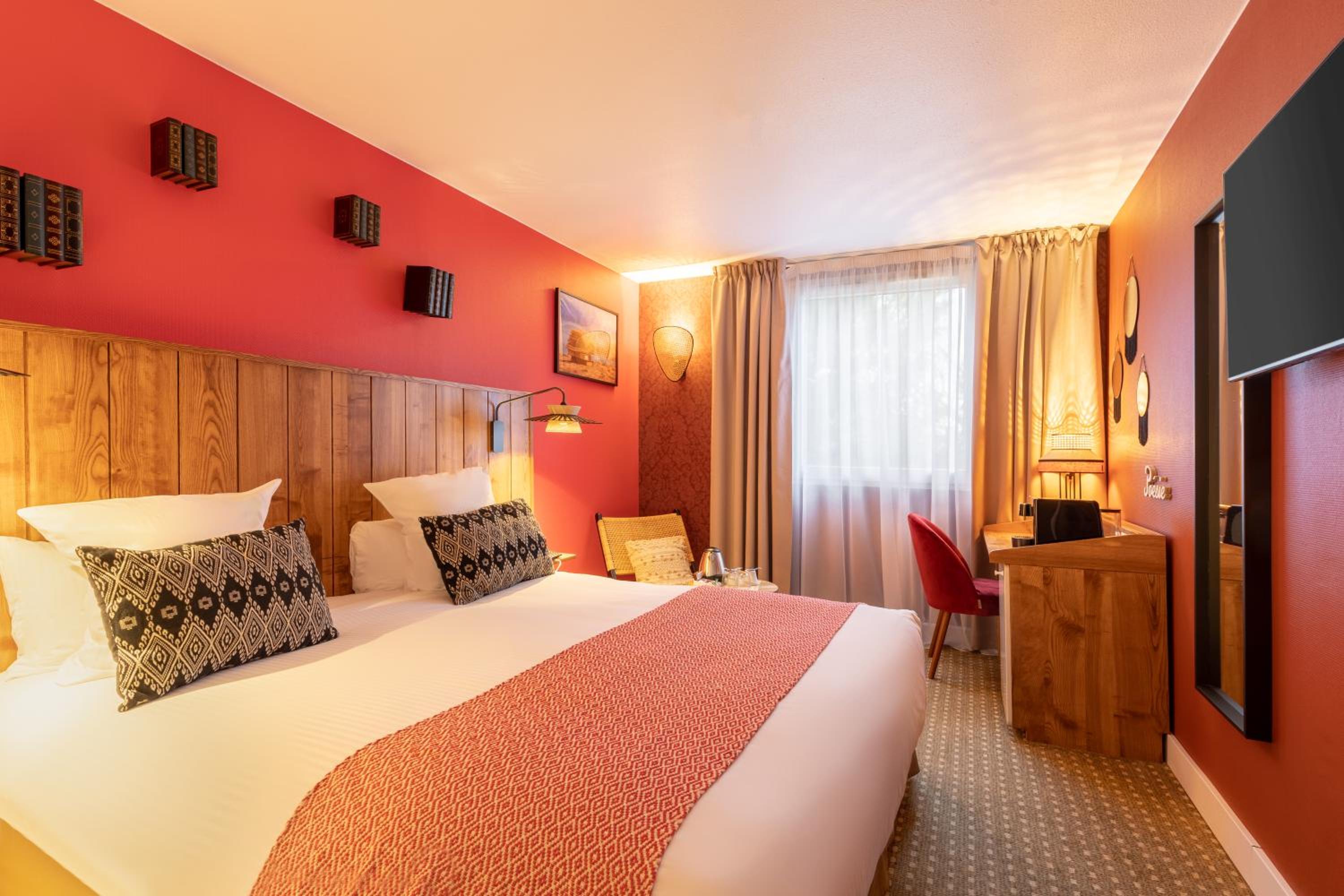Standard Queen Room - Photo 7