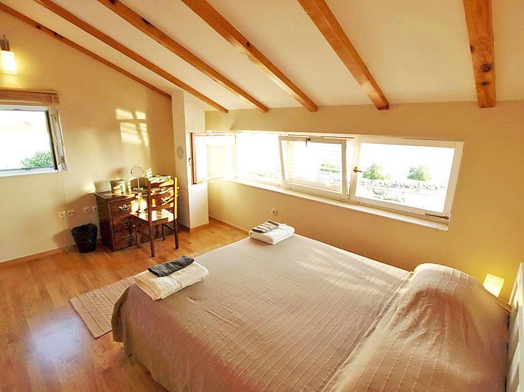 One-Bedroom Apartment with Sea View (3 Adults)