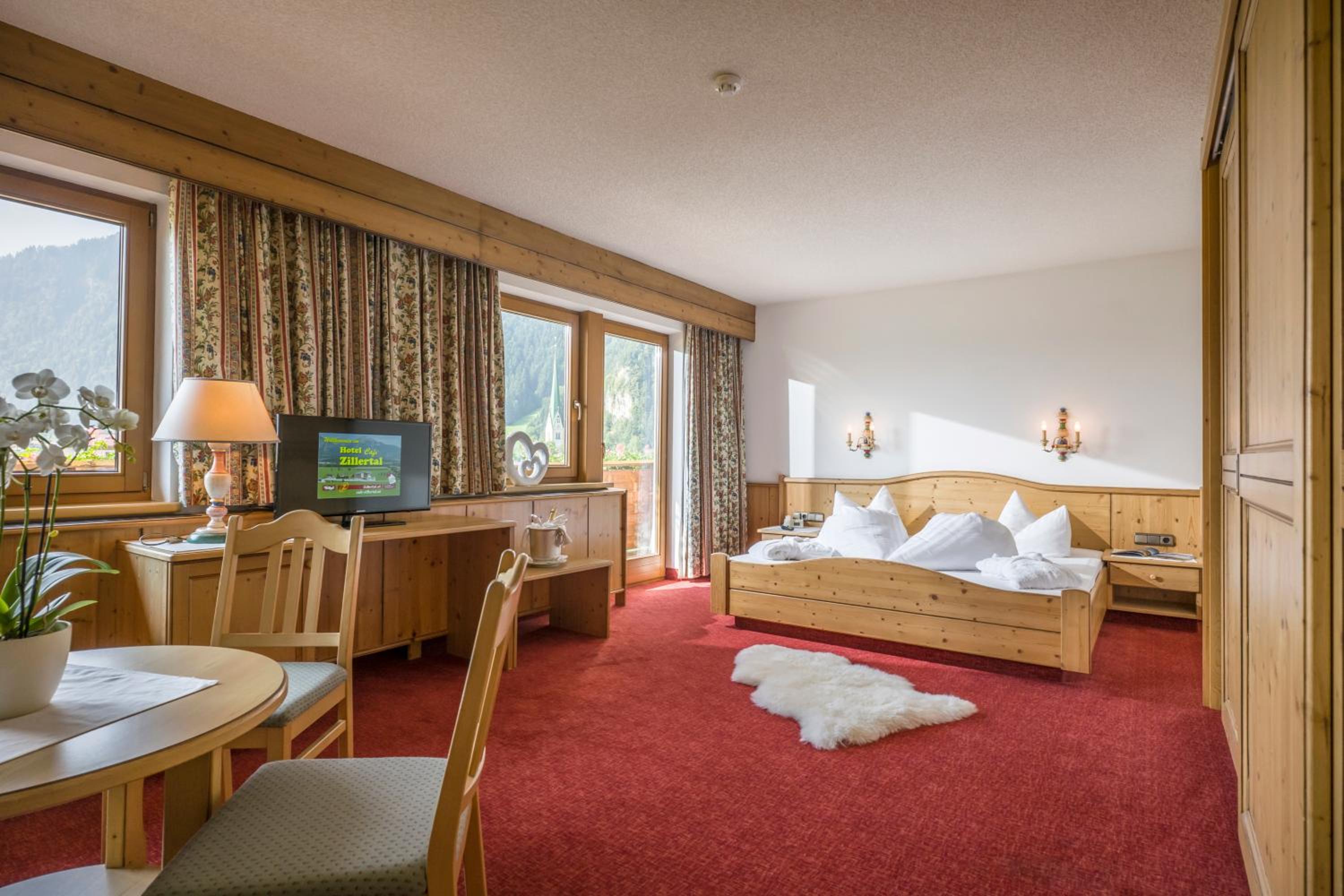 Double Room with Balcony (3 Adults) photo 1